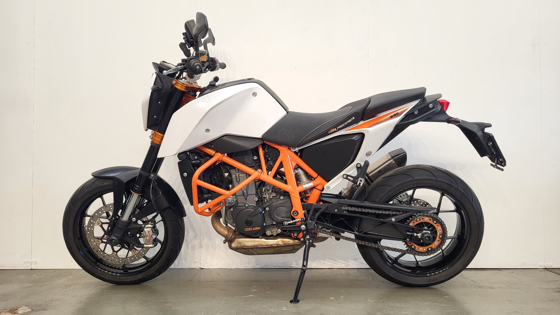 KTM 690 Duke R  ABS-showroom-element-1