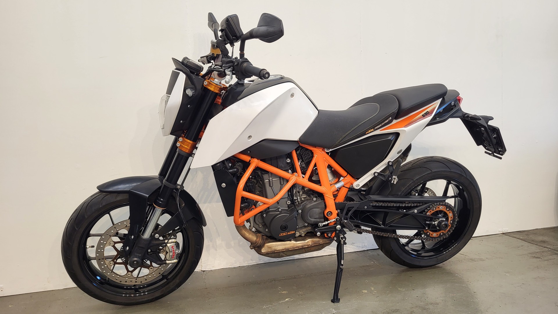KTM 690 Duke R  ABS-showroom-element-3