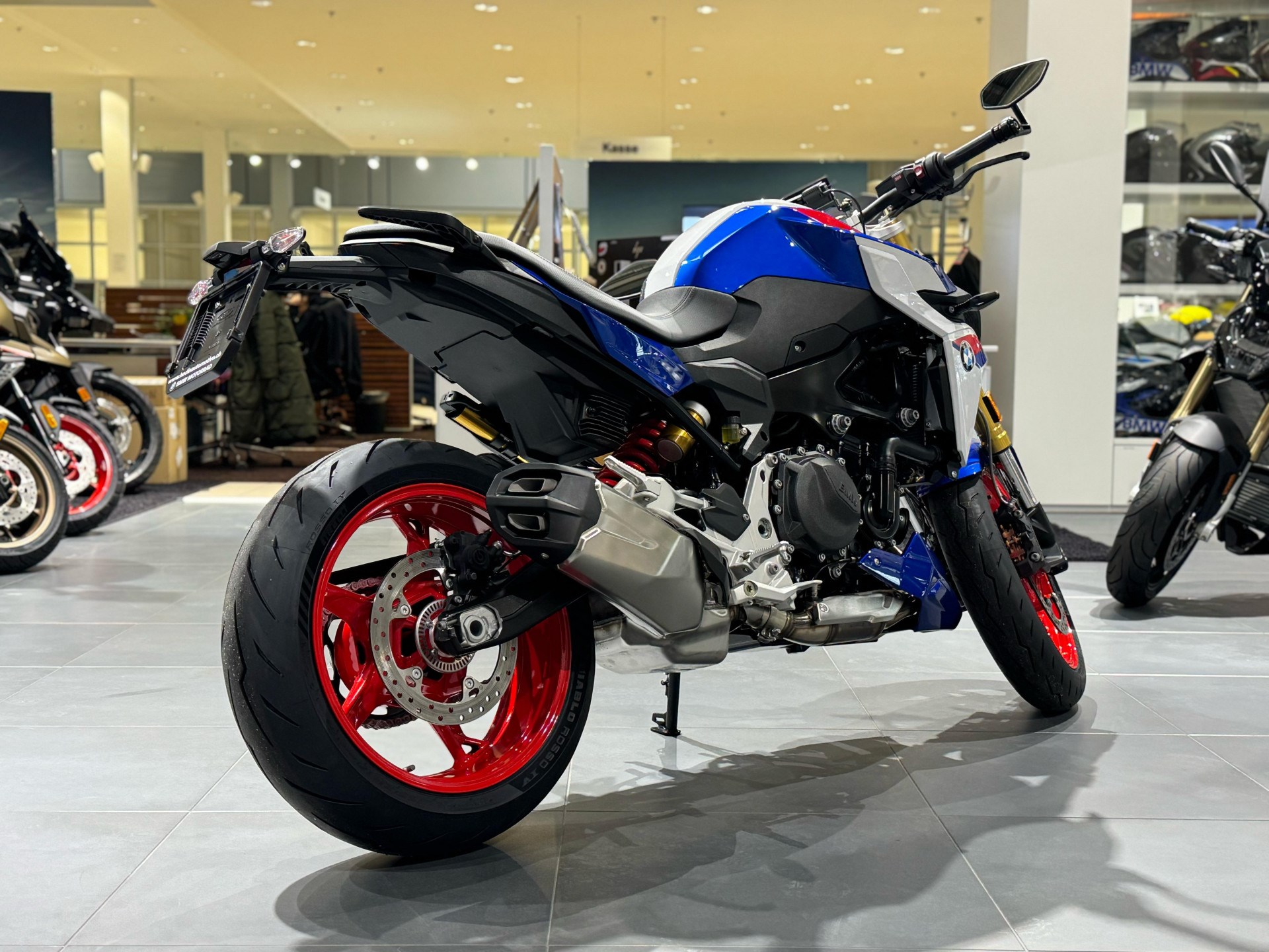 BMW F 900 R Sport-showroom-element-2