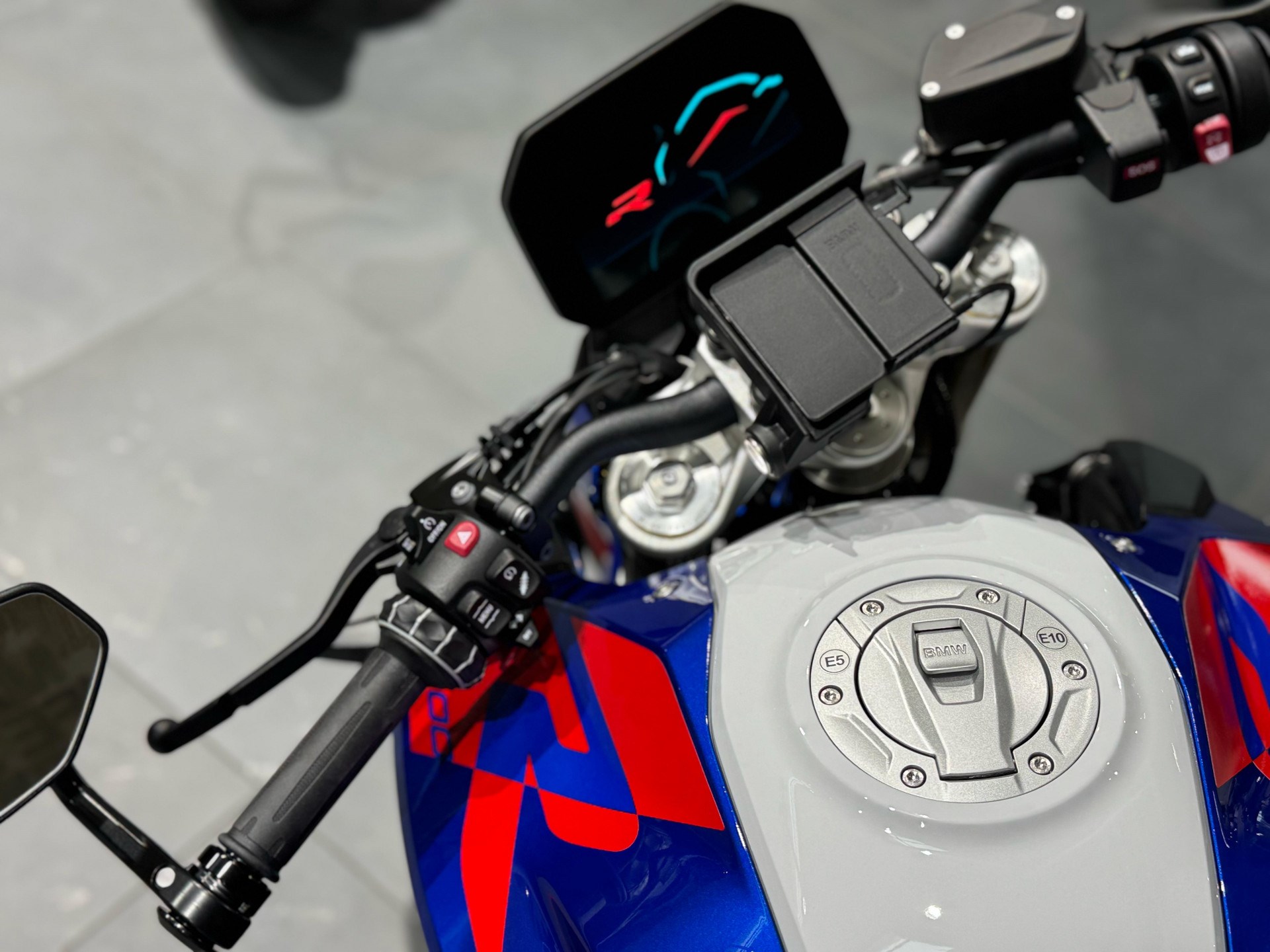 BMW F 900 R Sport-showroom-element-3