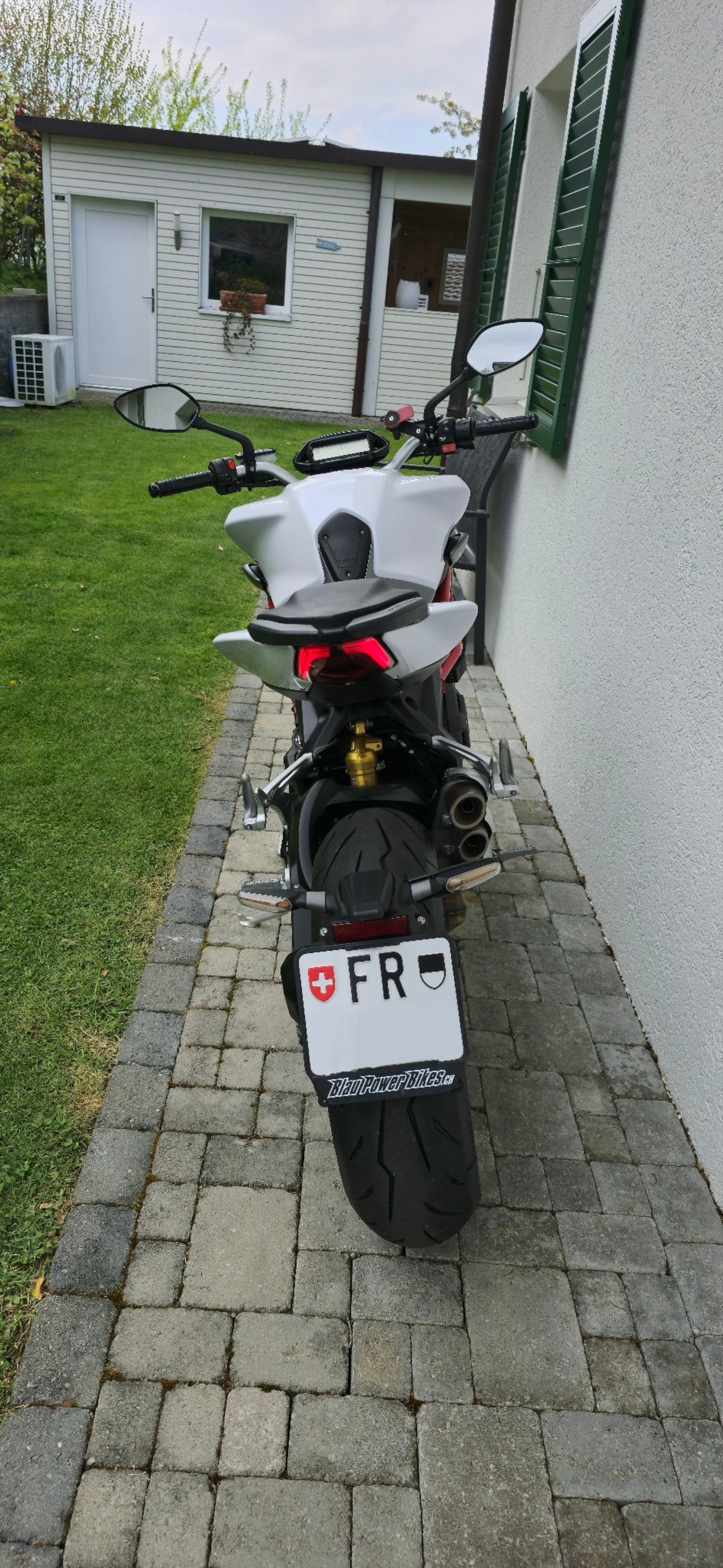 MV AGUSTA Brutale 800-image-3