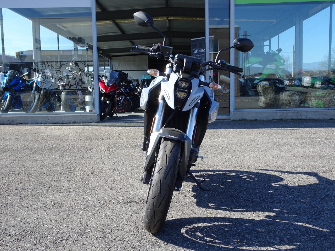 SUZUKI GSX-8S-showroom-element-2