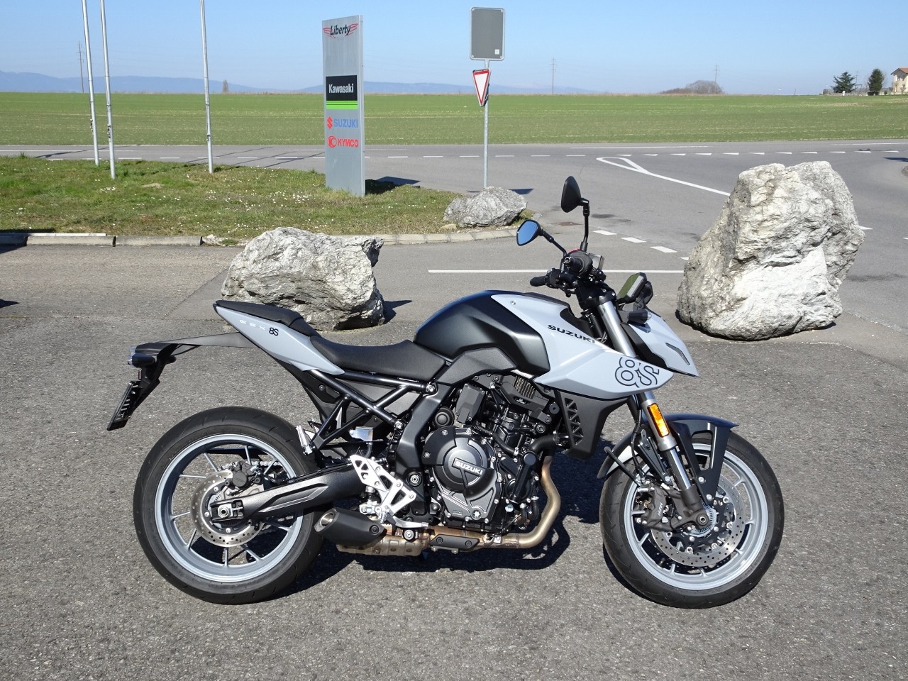 SUZUKI GSX-8S