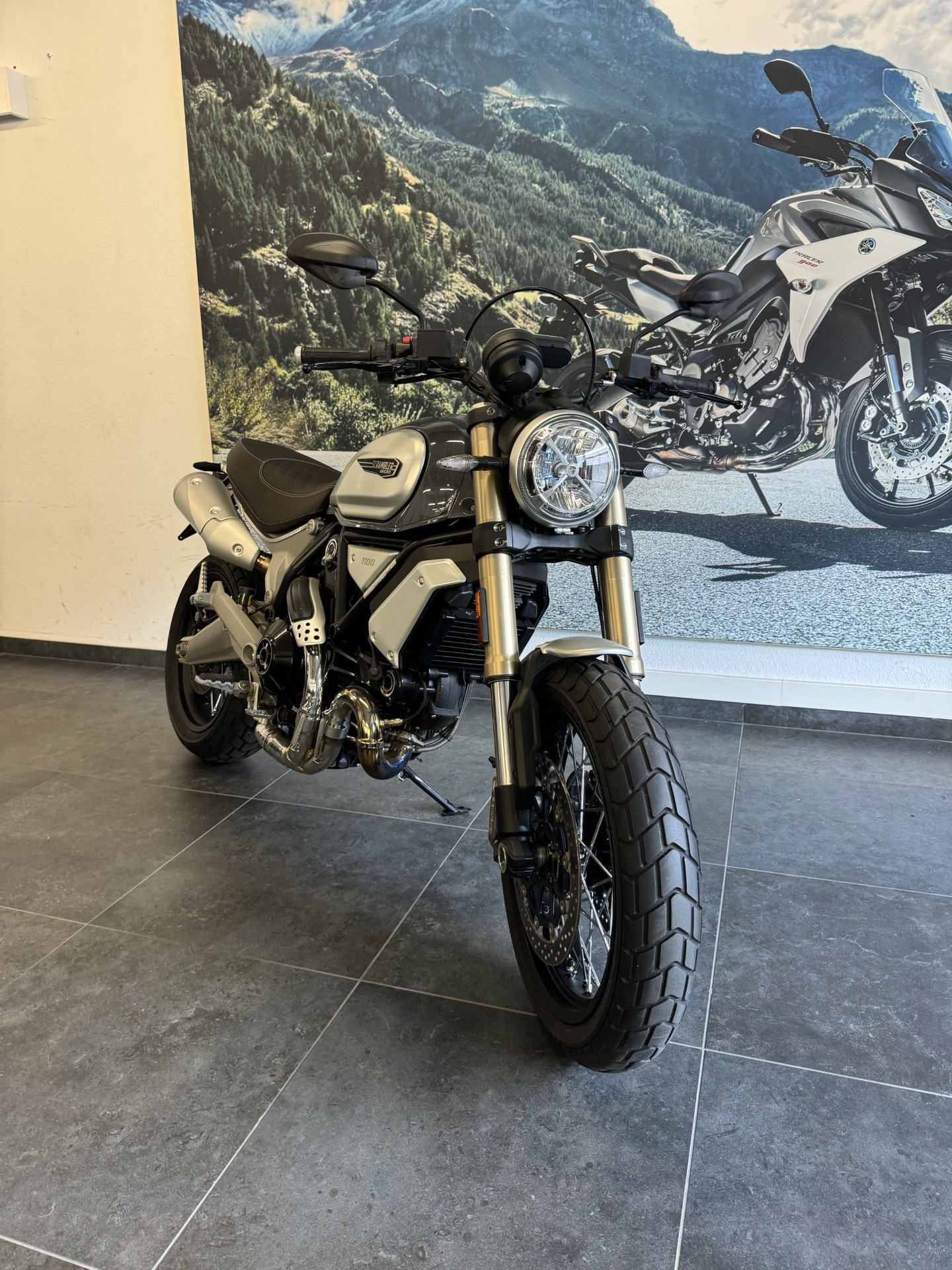 DUCATI Scrambler 1100-showroom-element-1