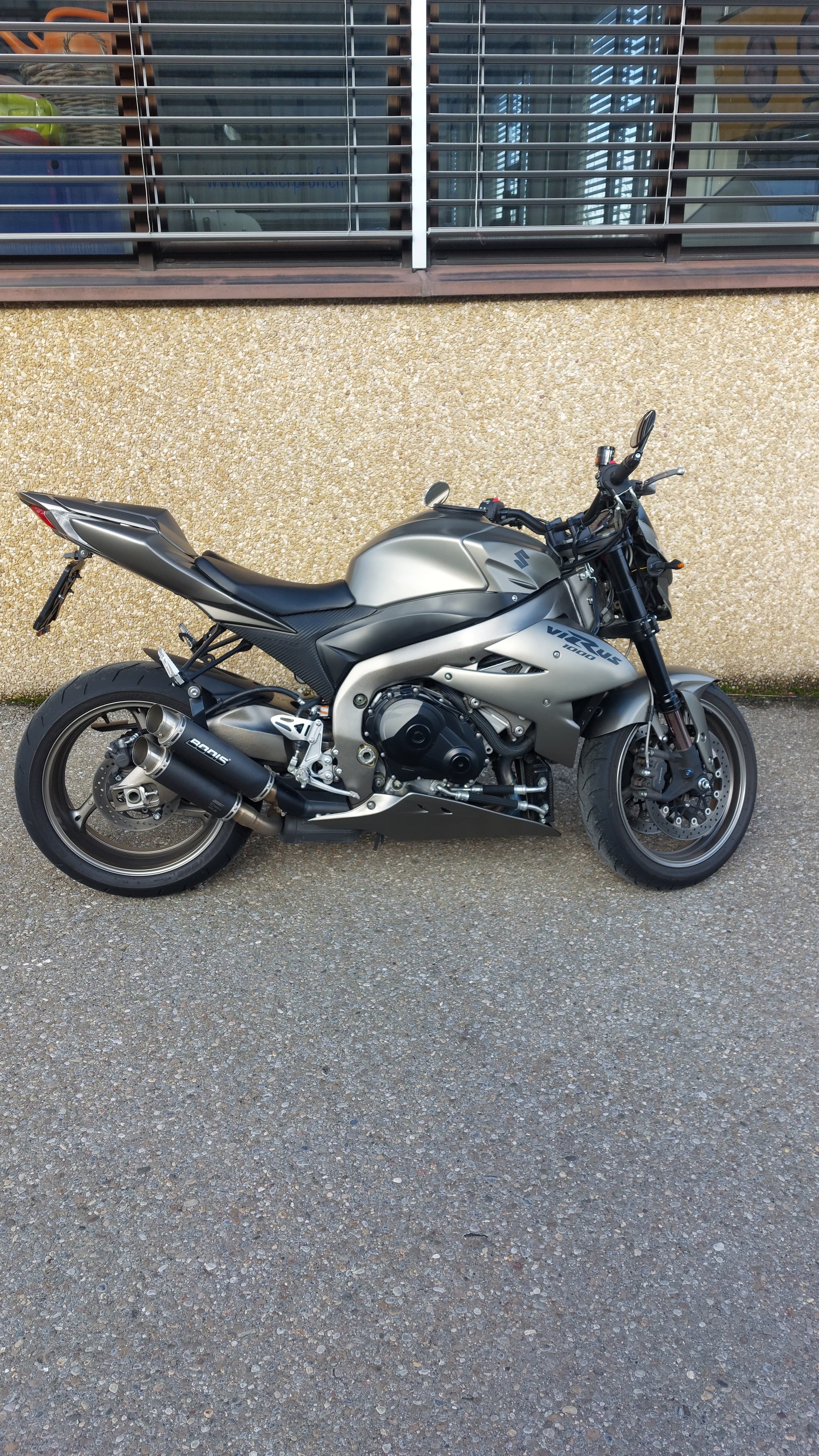 SUZUKI GSR 1000 Virus