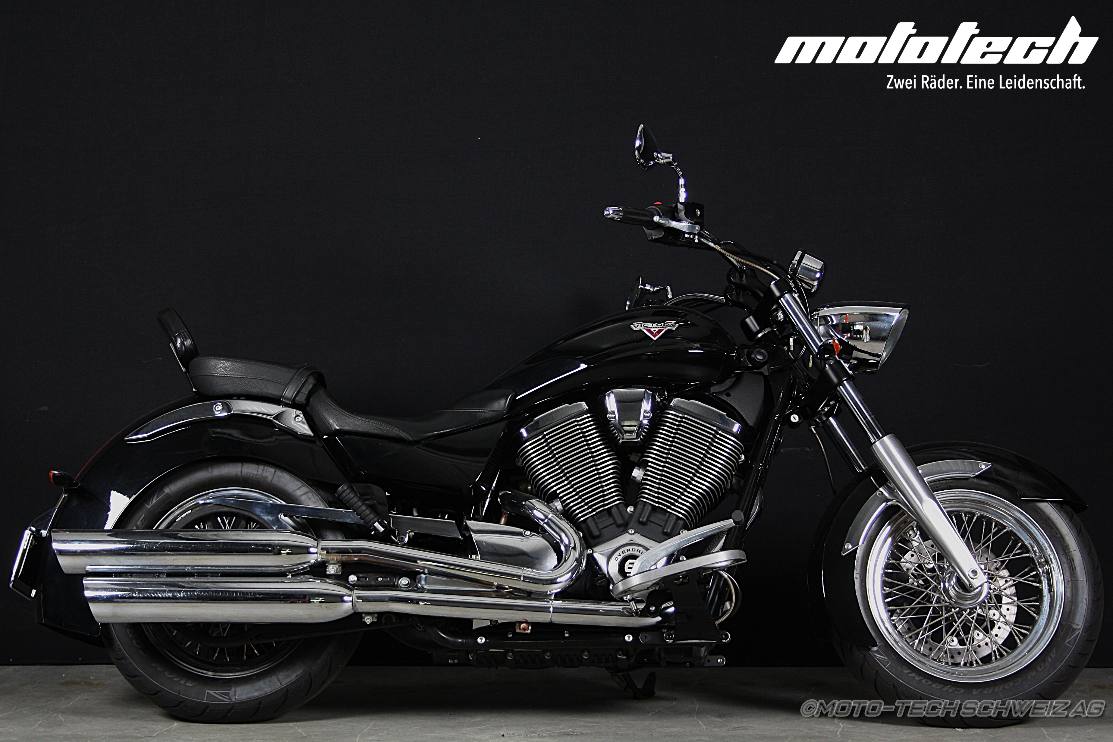 Chevron down small icon