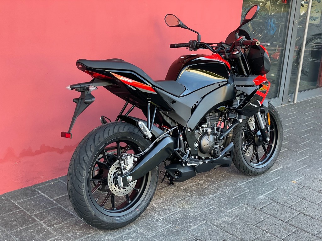 APRILIA Tuono 125 - 4 Jahre Garantie-showroom-element-2