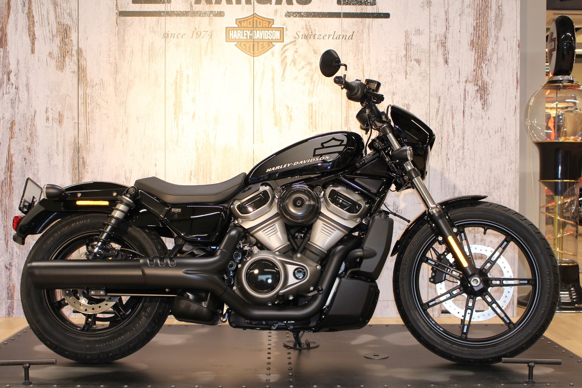 HARLEY-DAVIDSON RH 975 Nightster-showroom-element-1