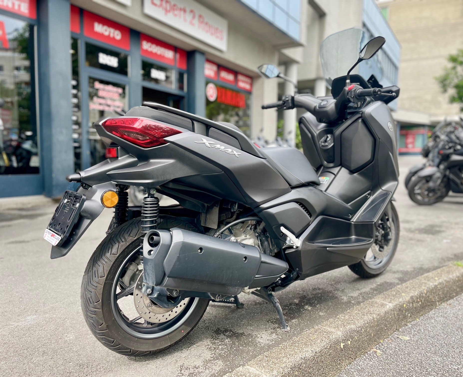 YAMAHA X-Max 300-showroom-element-2
