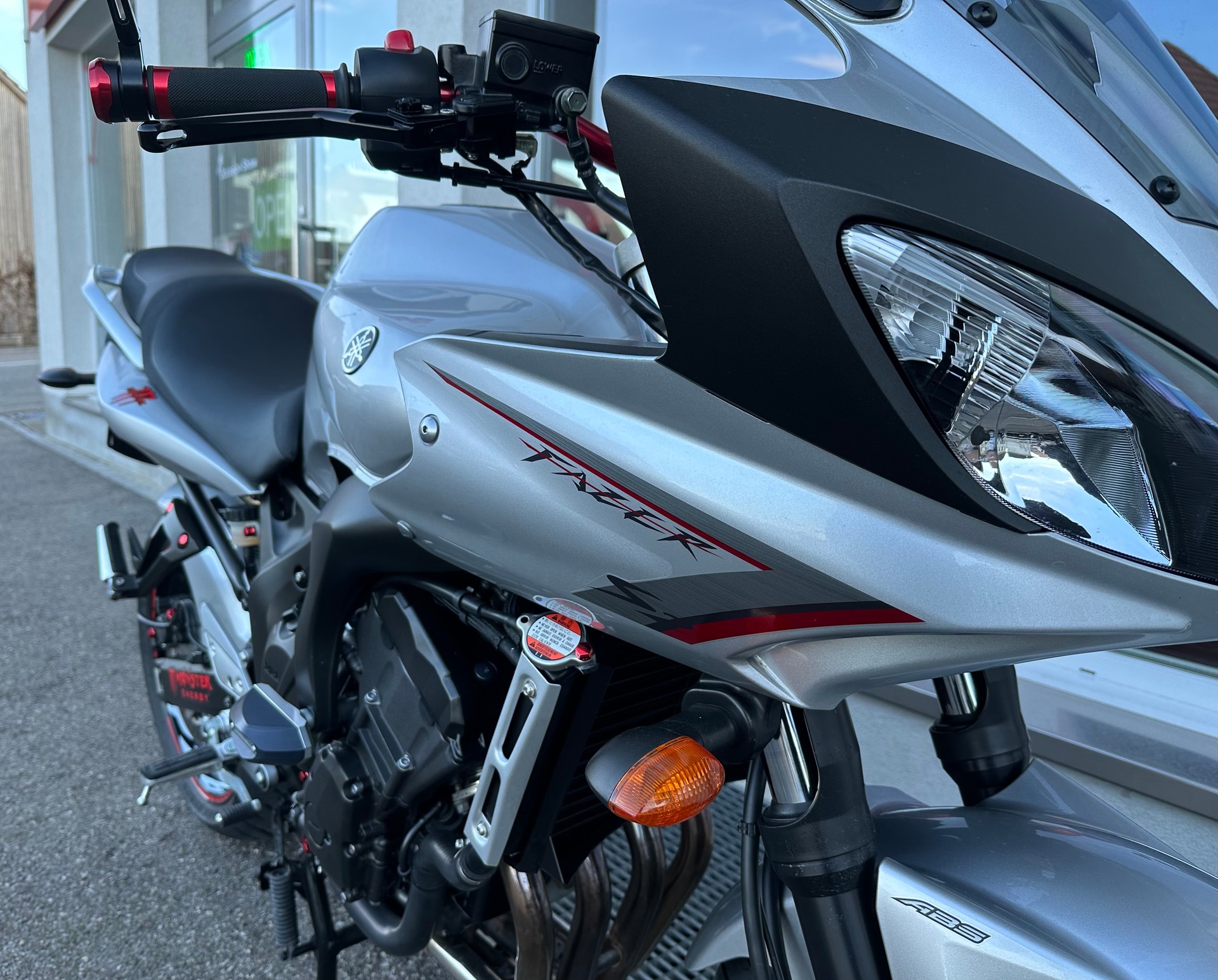 YAMAHA FZ6 S-showroom-element-3