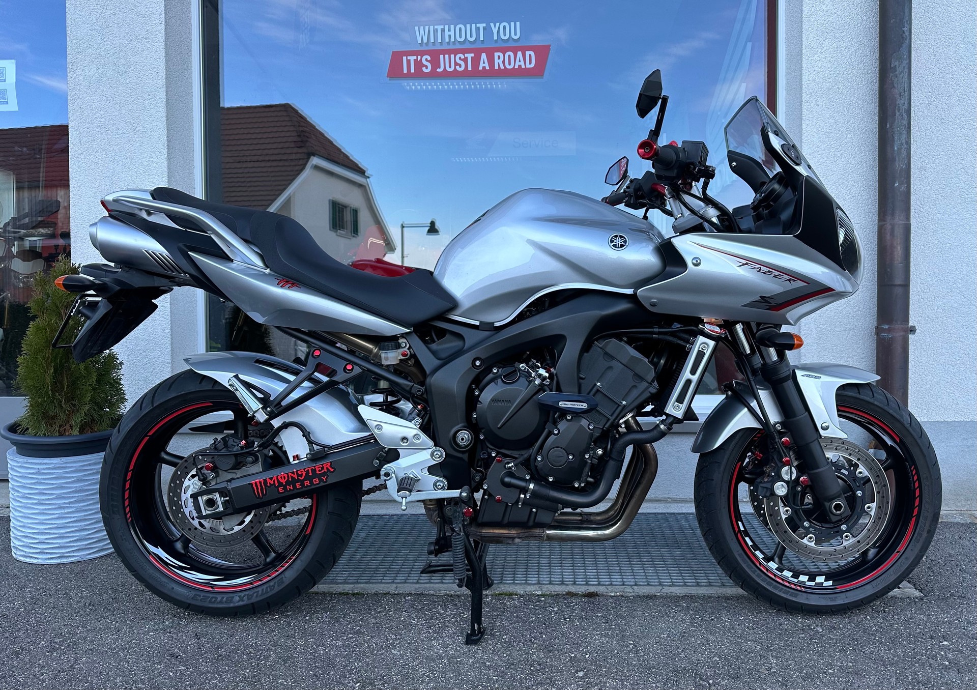 YAMAHA FZ6 S