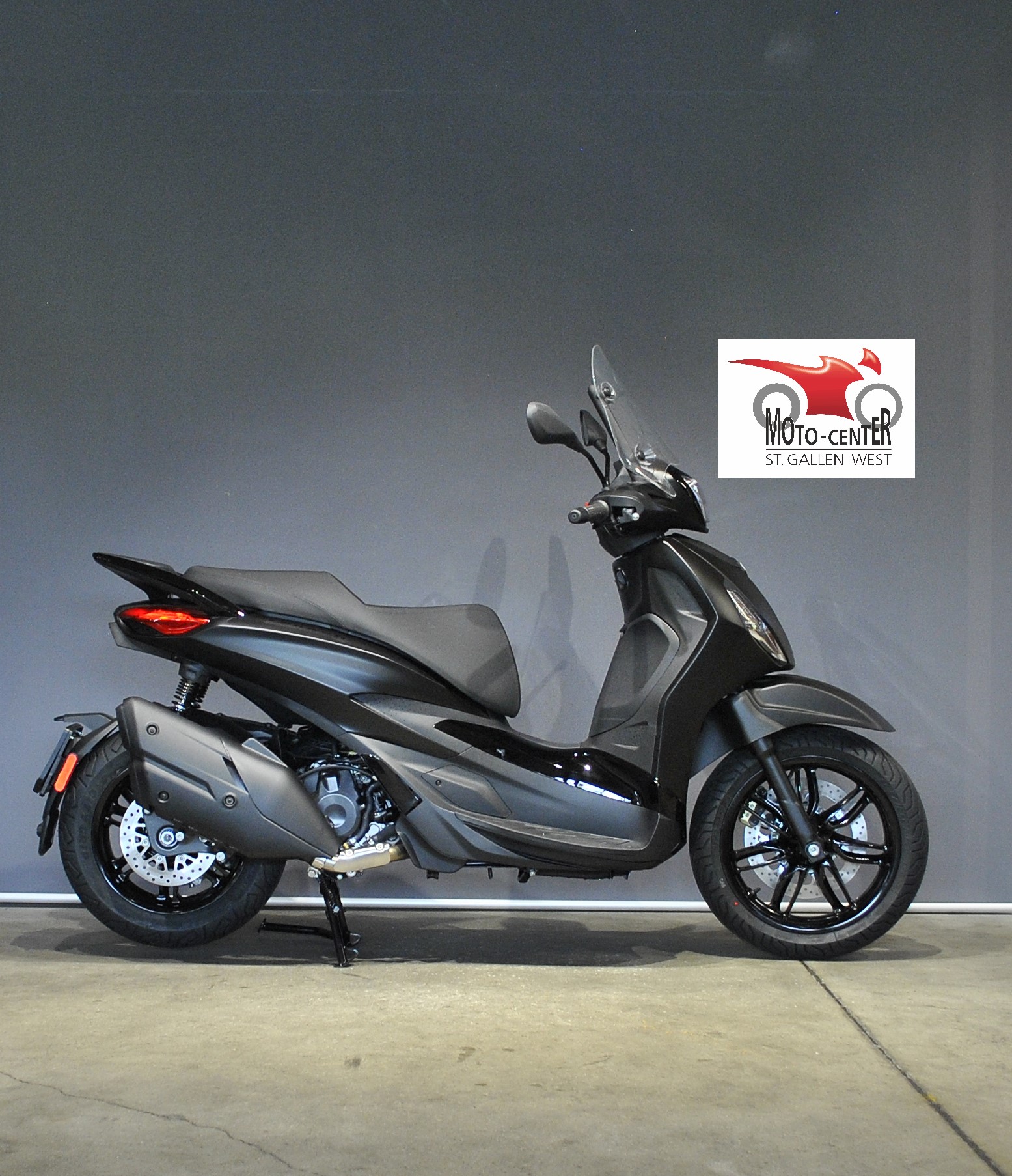 PIAGGIO Beverly 400 SE Deep Black-showroom-element-1