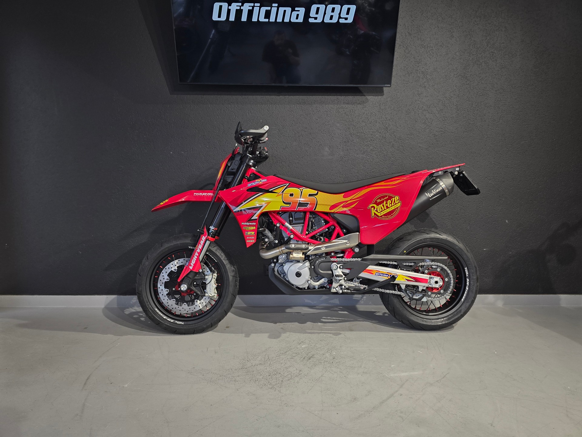 GASGAS SM 700-showroom-element-1