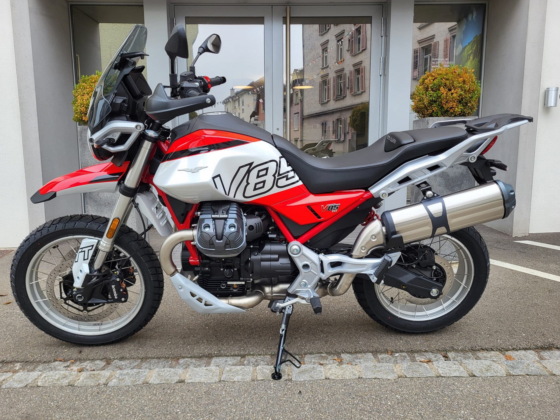 MOTO GUZZI V85 TT E5+-showroom-element-1