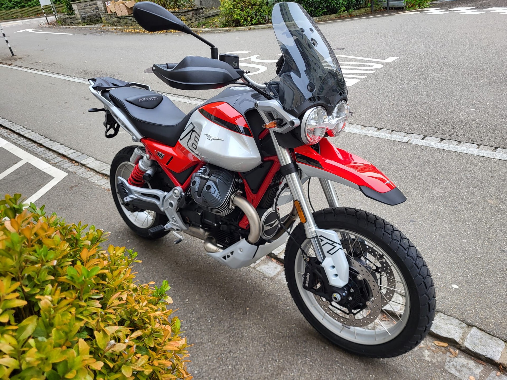 MOTO GUZZI V85 TT E5+-showroom-element-2