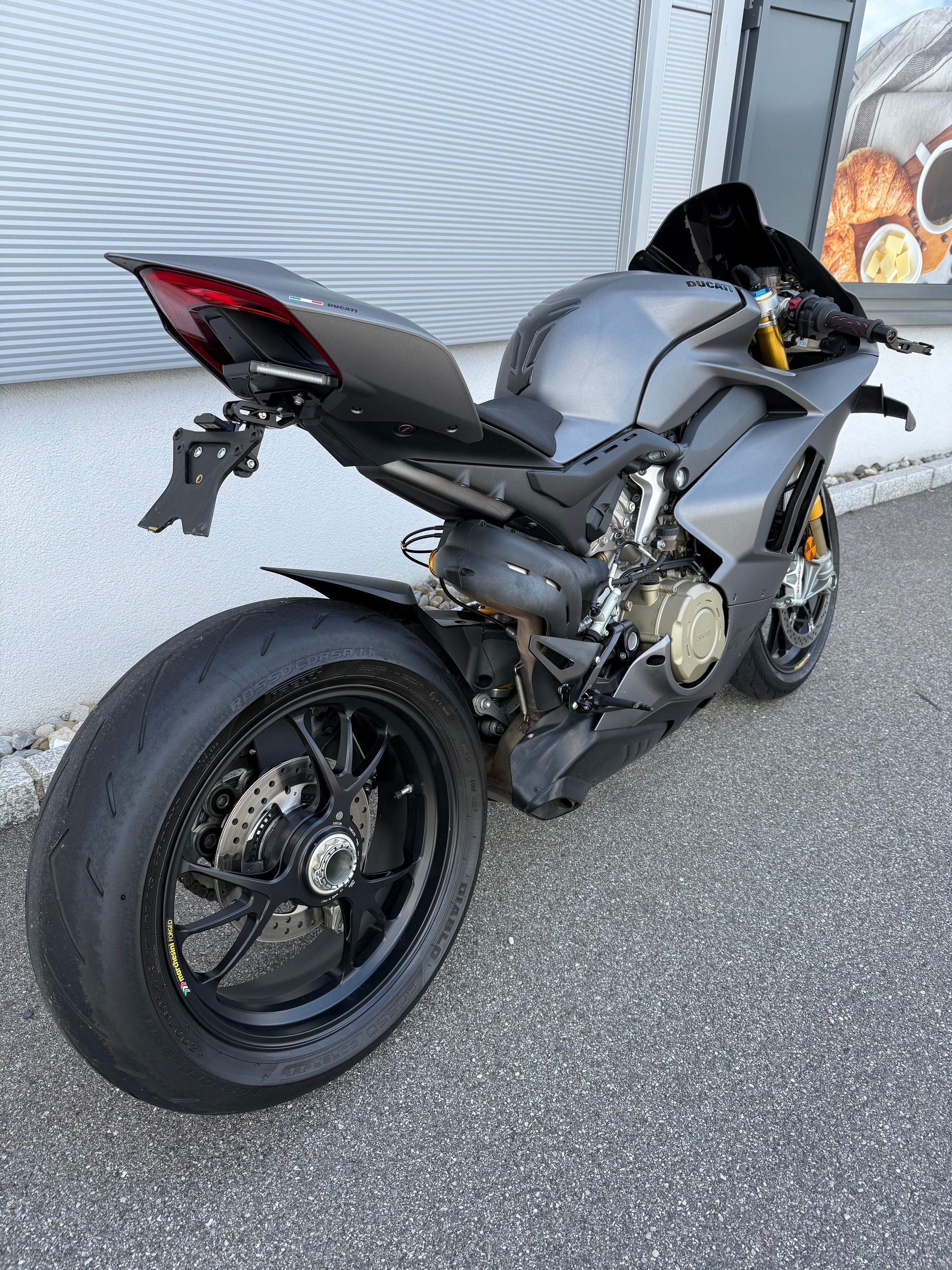 DUCATI Panigale 1103 V4 S-showroom-element-3