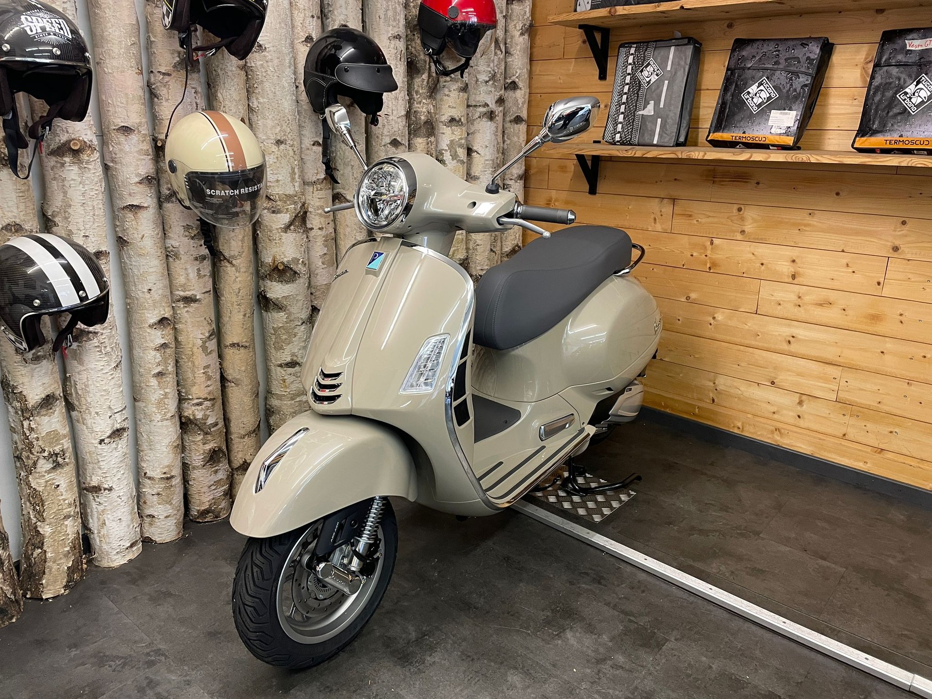 PIAGGIO Vespa GTS 310 RST E5+-image-1
