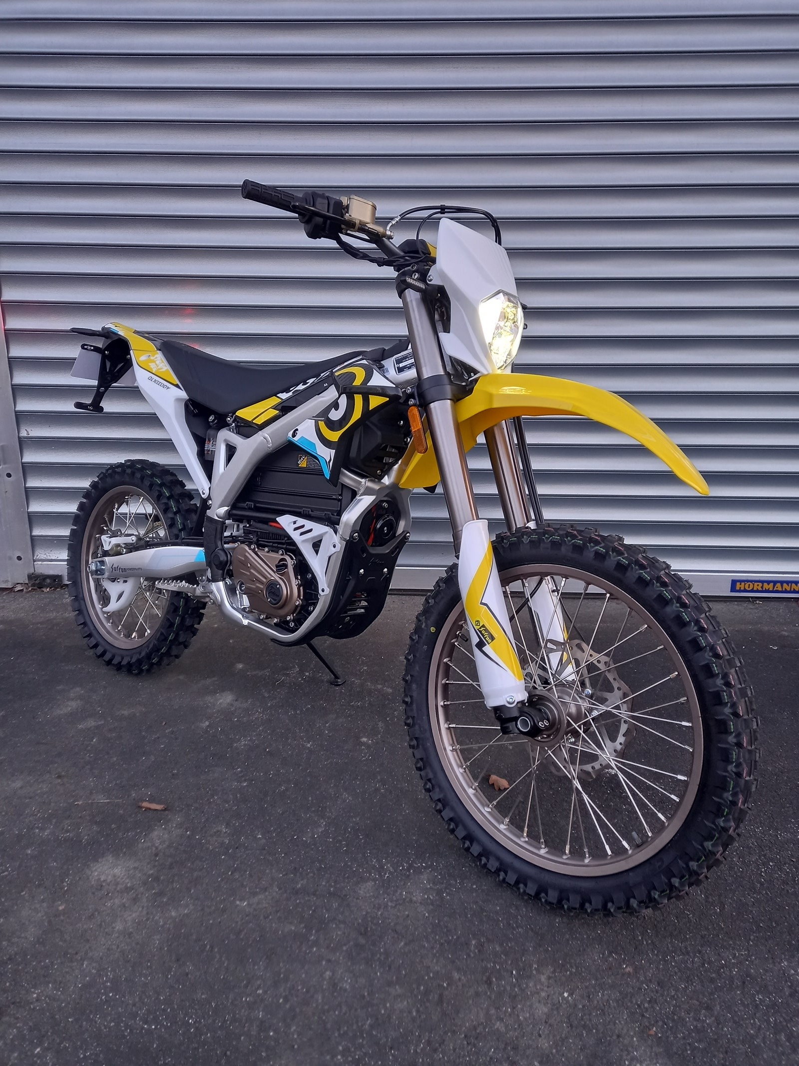 SUR-RON Storm Bee-showroom-element-3