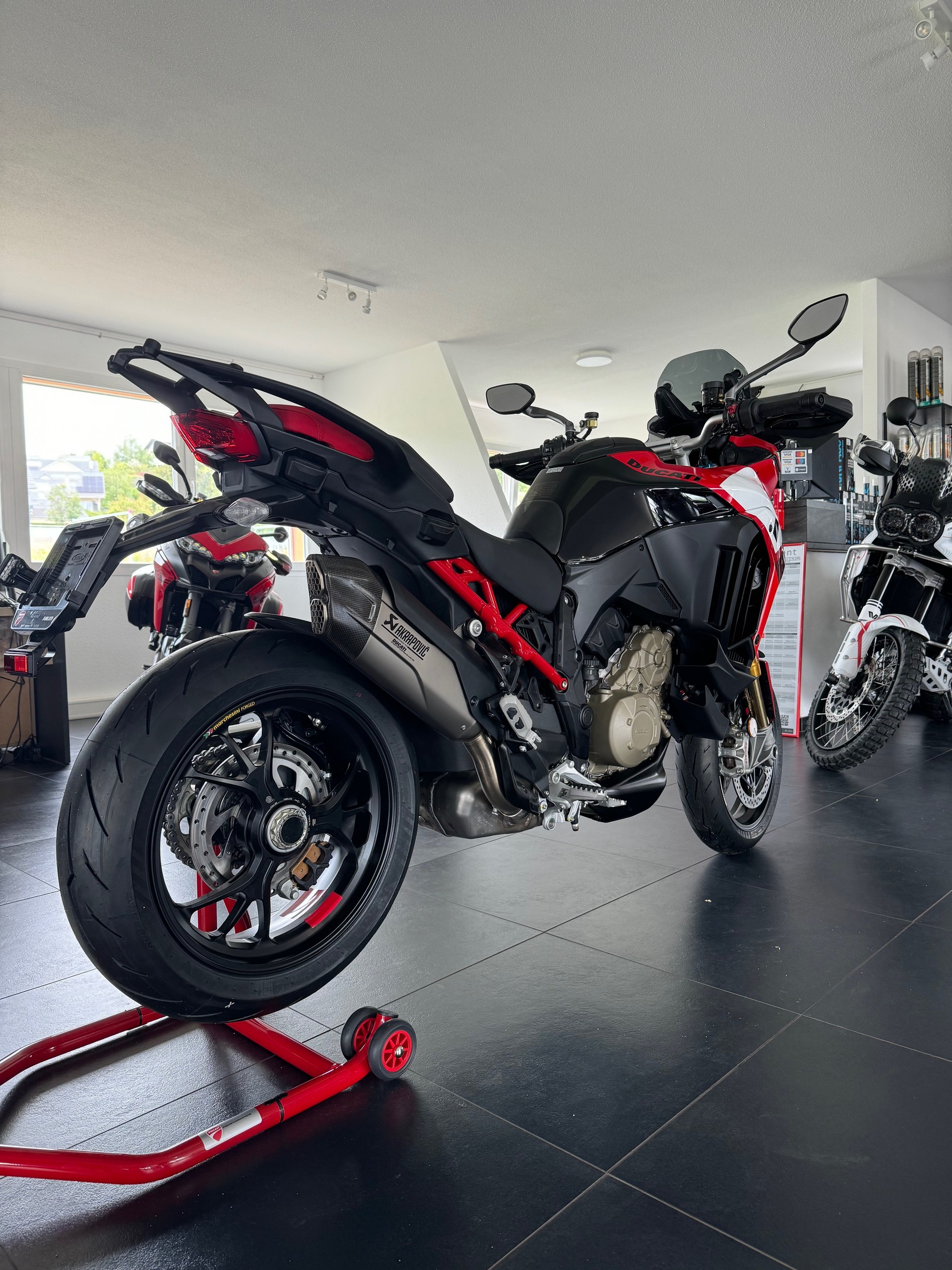 DUCATI Multistrada V4 Pikes Peak Radar // LEASING 1,99% ARES MOTORS-showroom-element-2