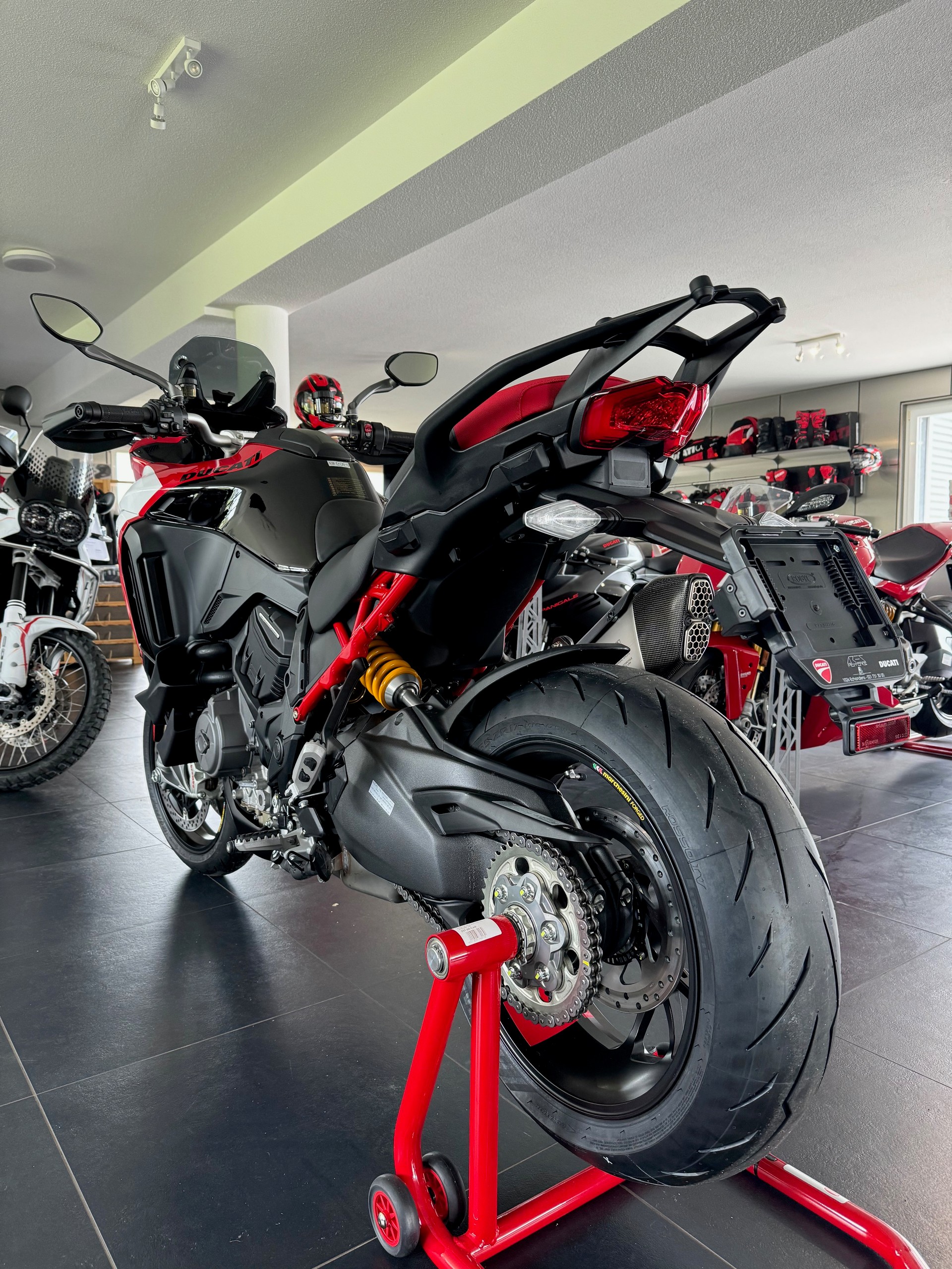 DUCATI Multistrada V4 Pikes Peak Radar // LEASING 1,99% ARES MOTORS-showroom-element-1