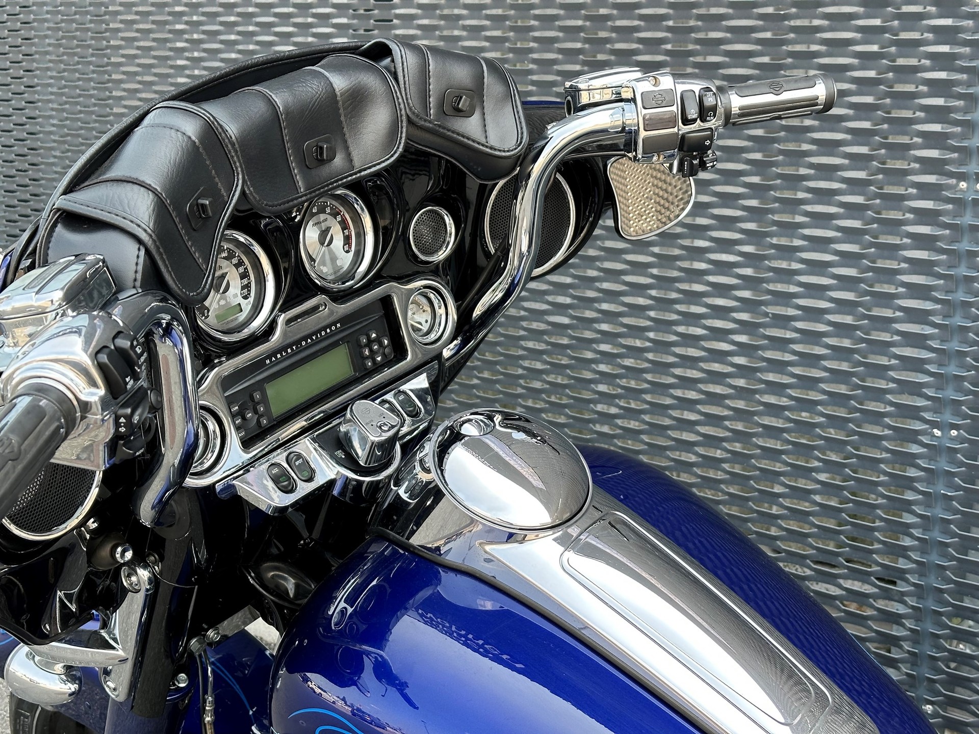 HARLEY-DAVIDSON FLHXSE Street Glide ABS CVO-image-9