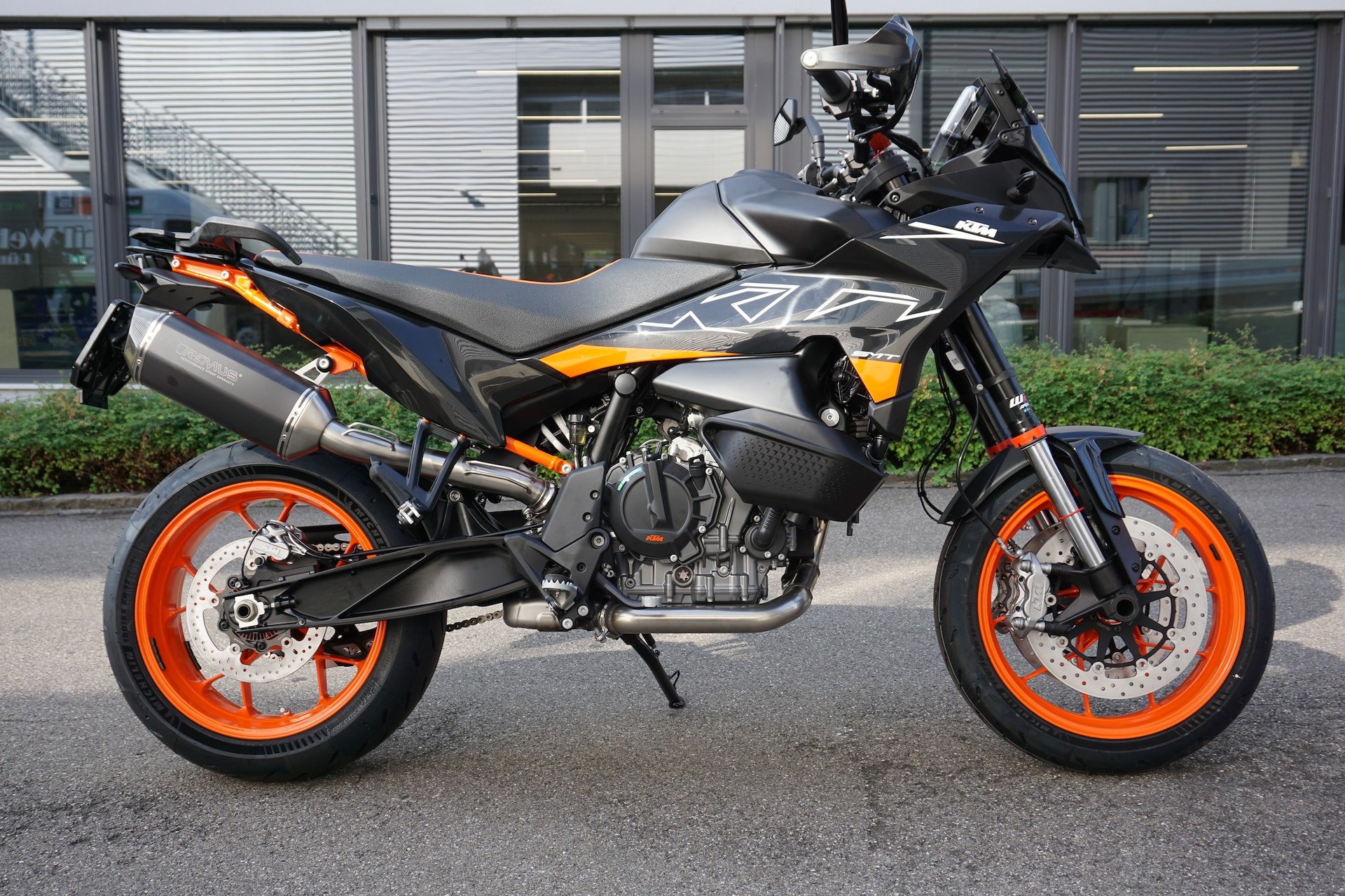 KTM 890 SMT Tageszulassung-showroom-element-1