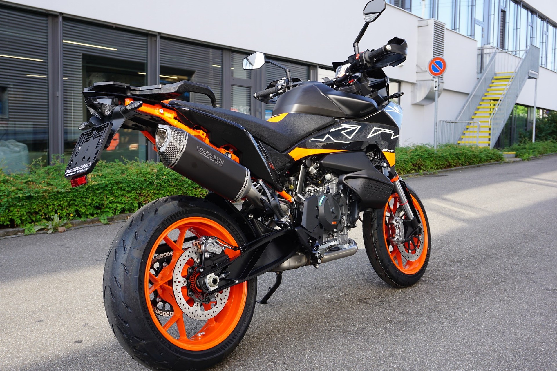 KTM 890 SMT Tageszulassung-showroom-element-2