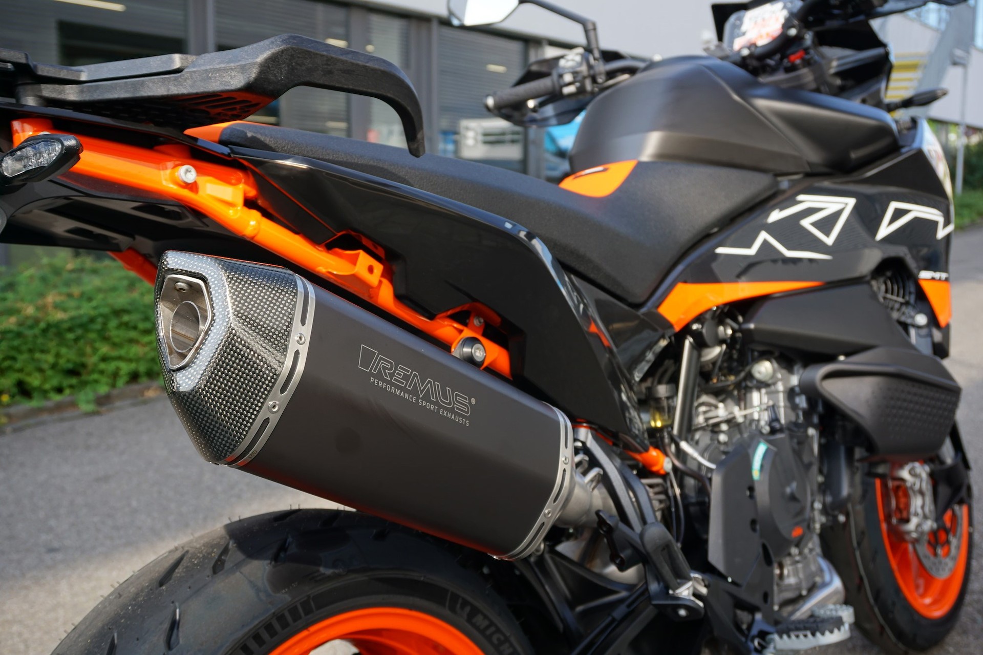 KTM 890 SMT Tageszulassung-showroom-element-3