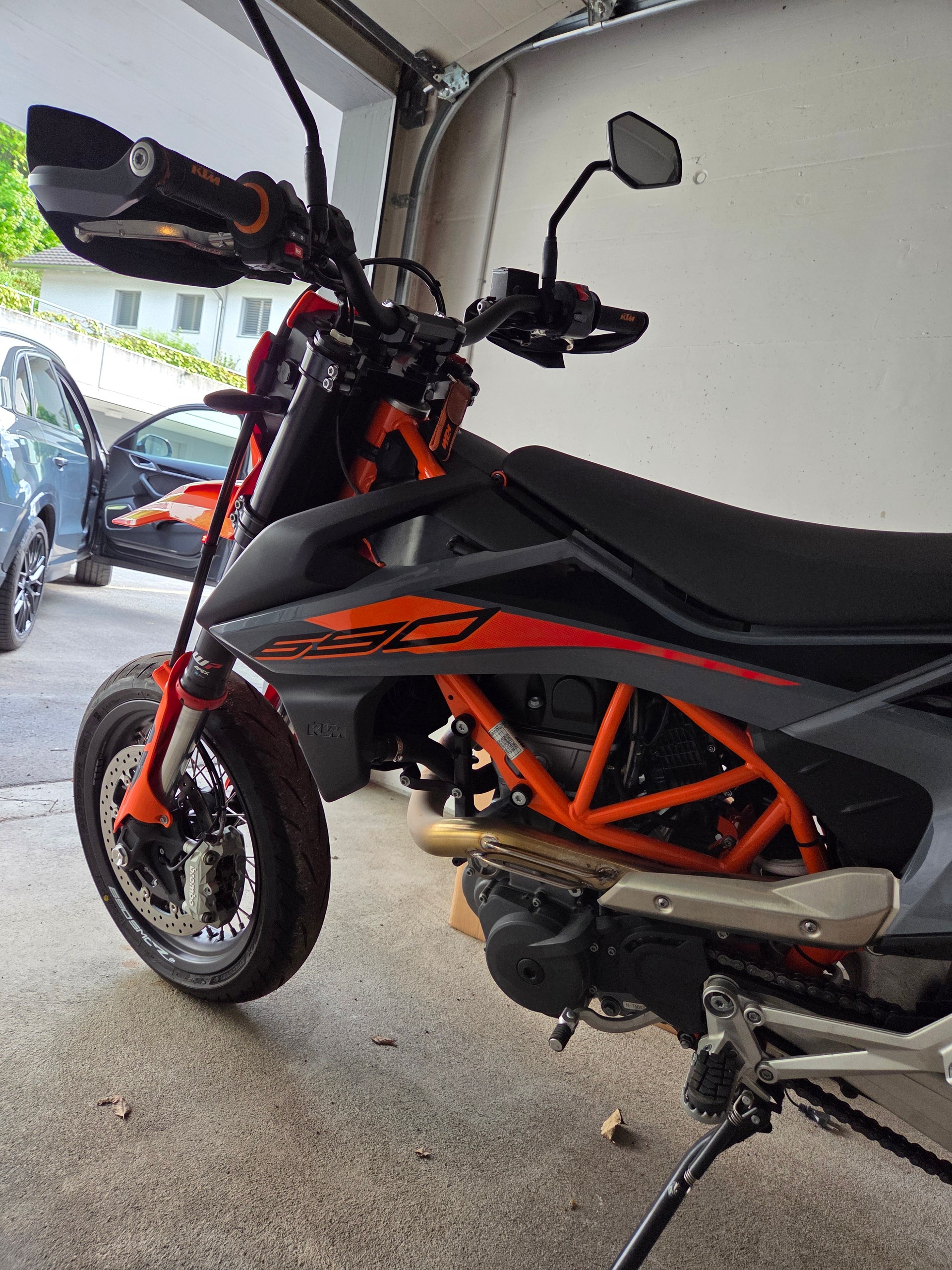 KTM 690 SMC R ABS (35 kW)-image-1