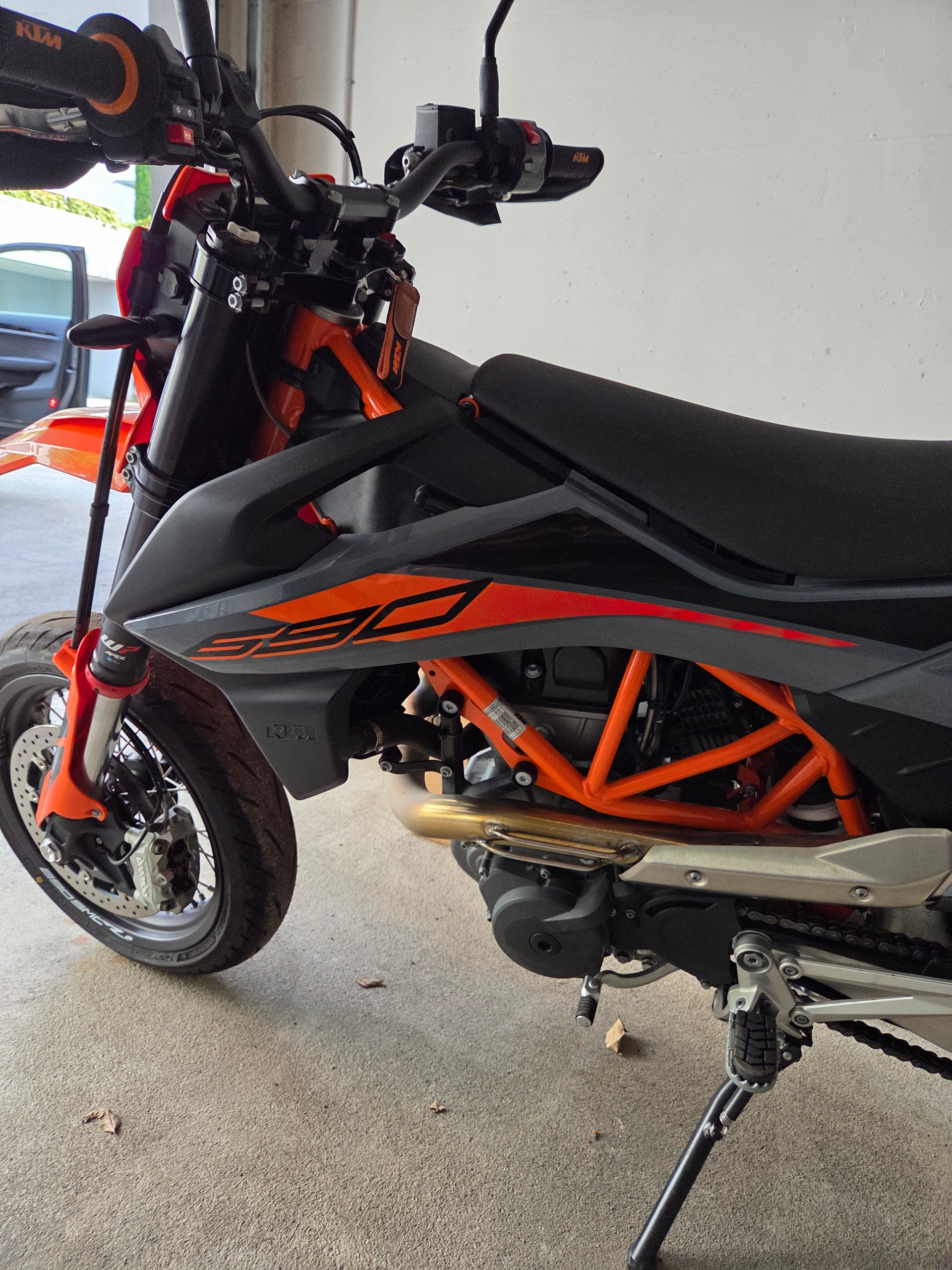 KTM 690 SMC R ABS (35 kW)-image-2