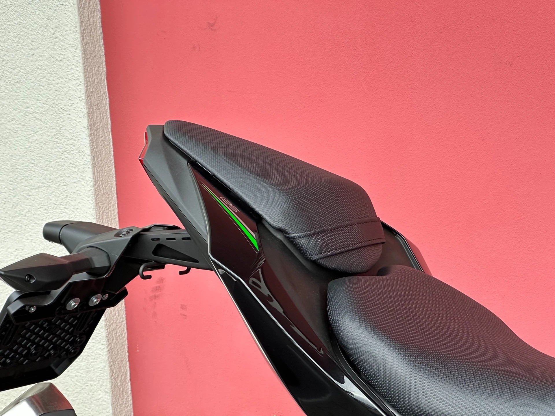 KAWASAKI Z 125-showroom-element-2