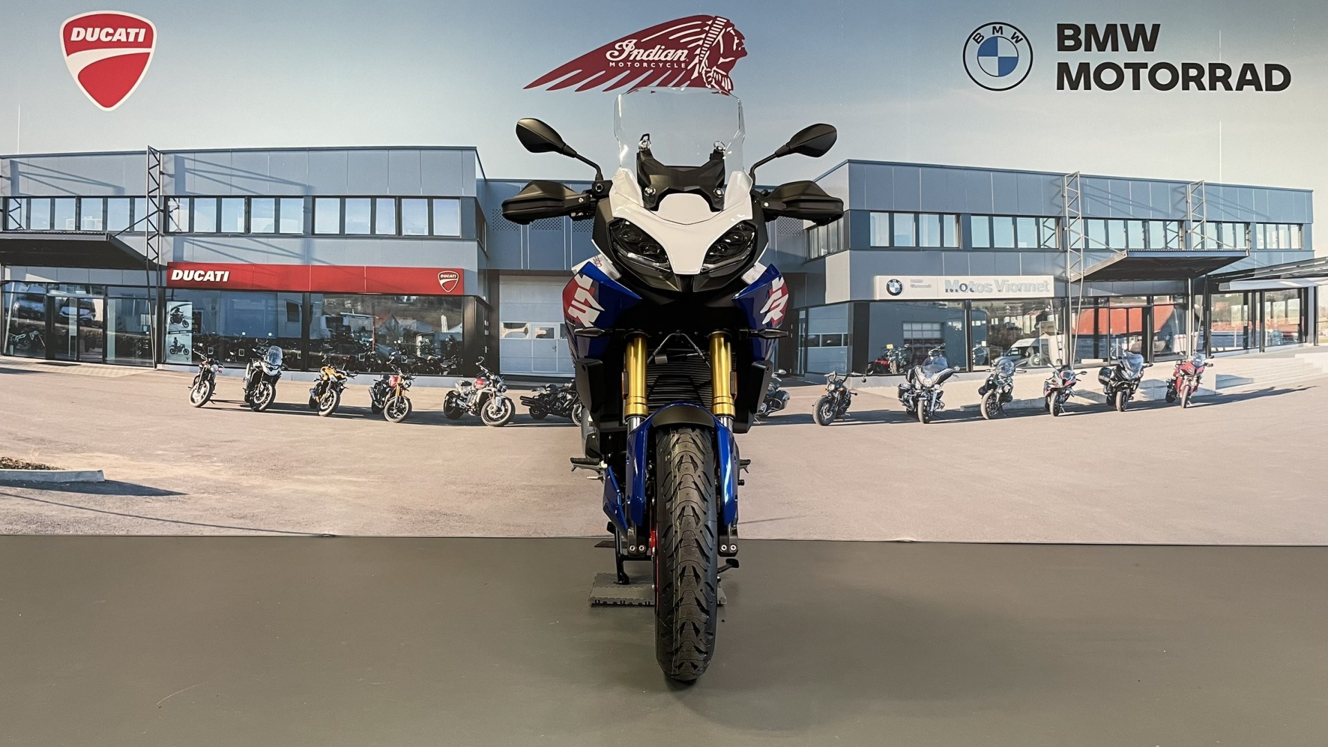 BMW F 900 XR Sport CHF 400.- de prime inclus jusqu'au 30.06.2025-showroom-element-1