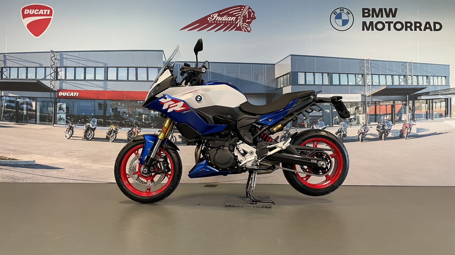 BMW F 900 XR Sport CHF 400.- de prime inclus jusqu'au 30.06.2025-showroom-element-3