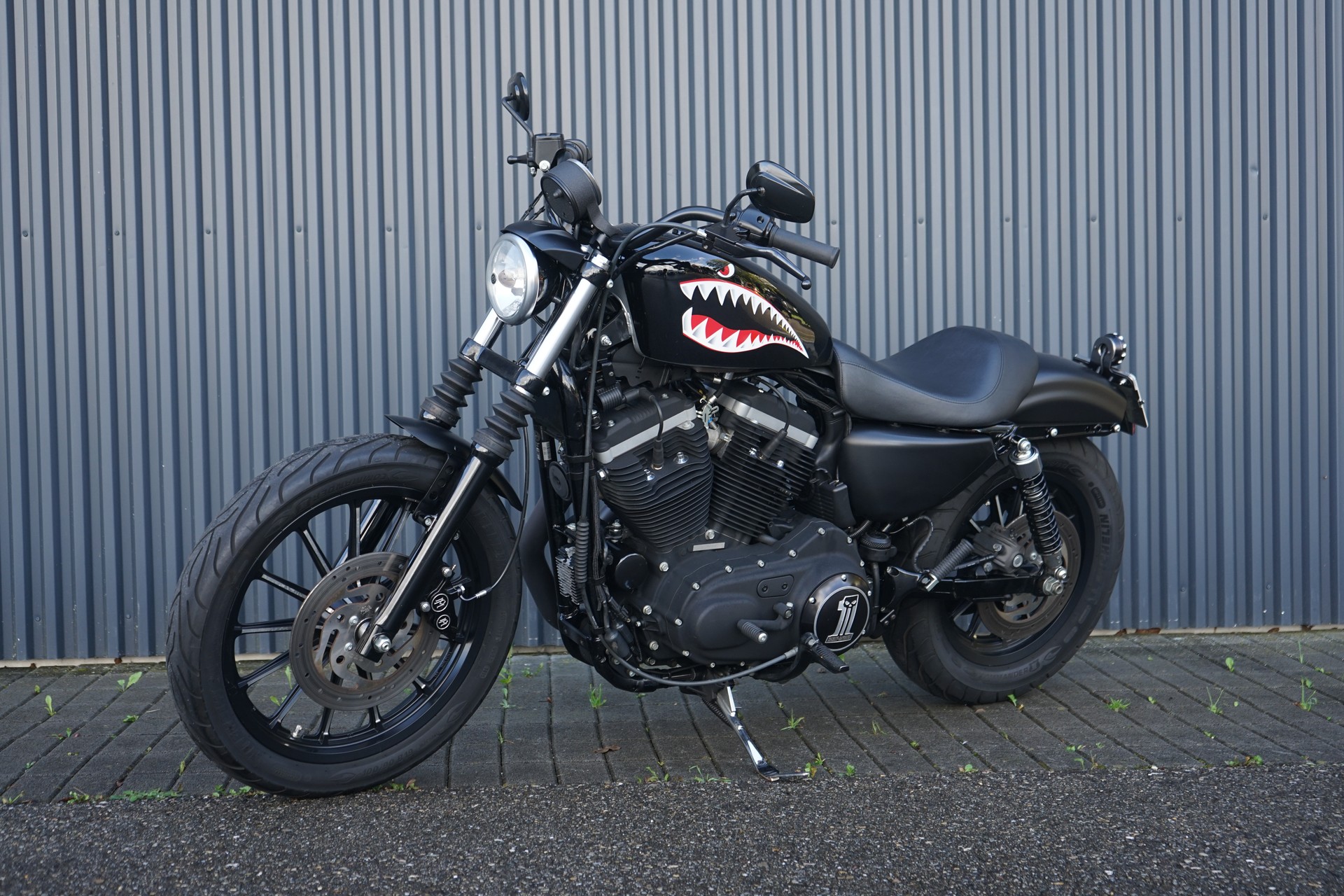 HARLEY-DAVIDSON XL 883 N Sportster Iron-showroom-element-1