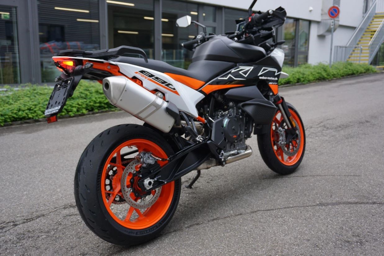KTM 890 SMT Tageszulassung-showroom-element-2