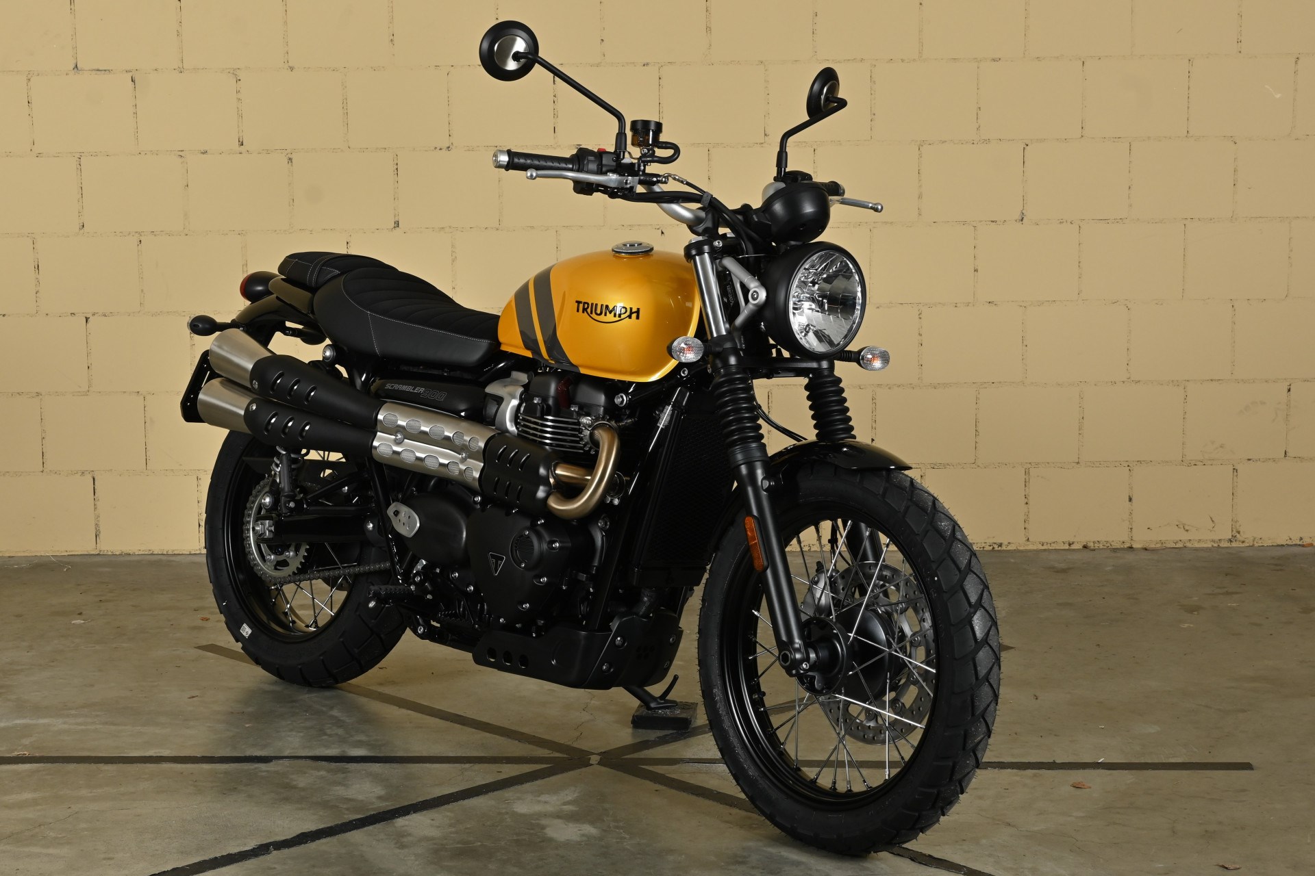 TRIUMPH Scrambler 900-showroom-element-1