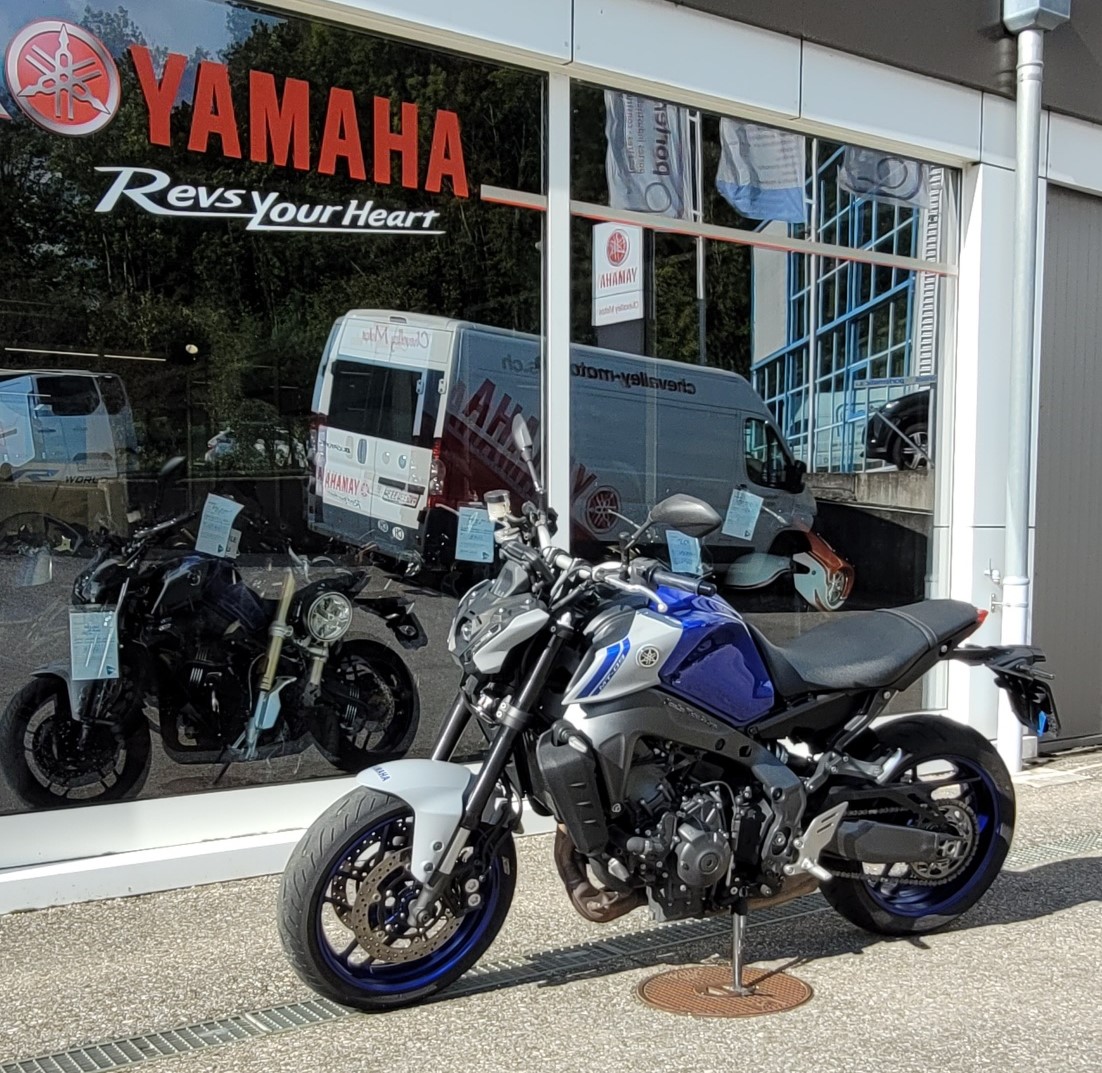 YAMAHA MT-09