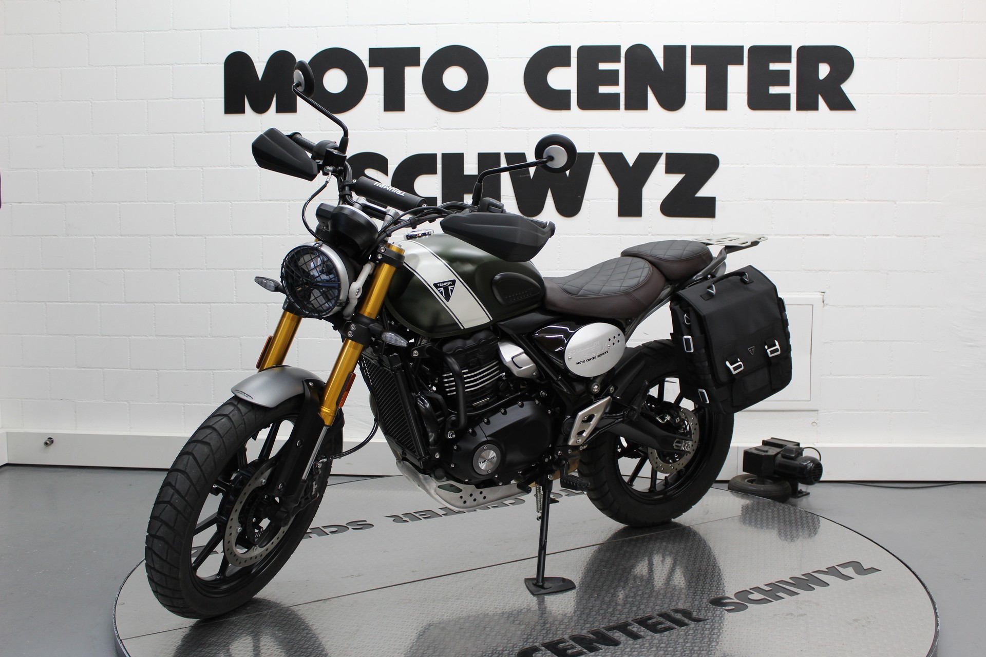 TRIUMPH Speed 400  X-showroom-element-3