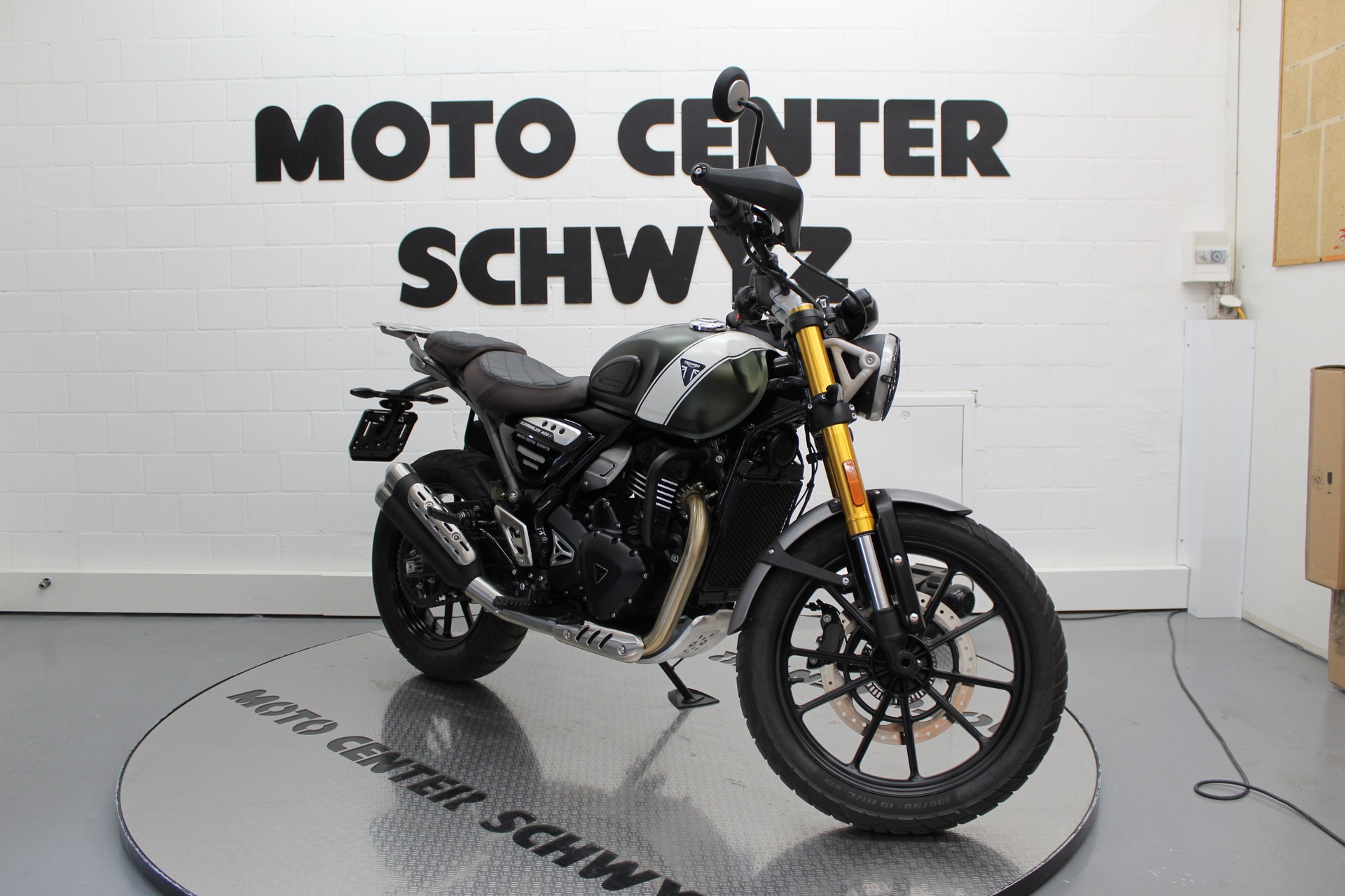 TRIUMPH Speed 400  X-showroom-element-1