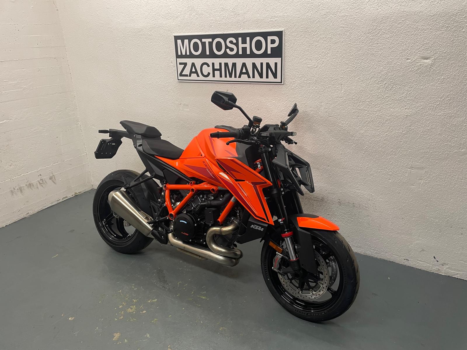KTM 1390 Super Duke R-showroom-element-1