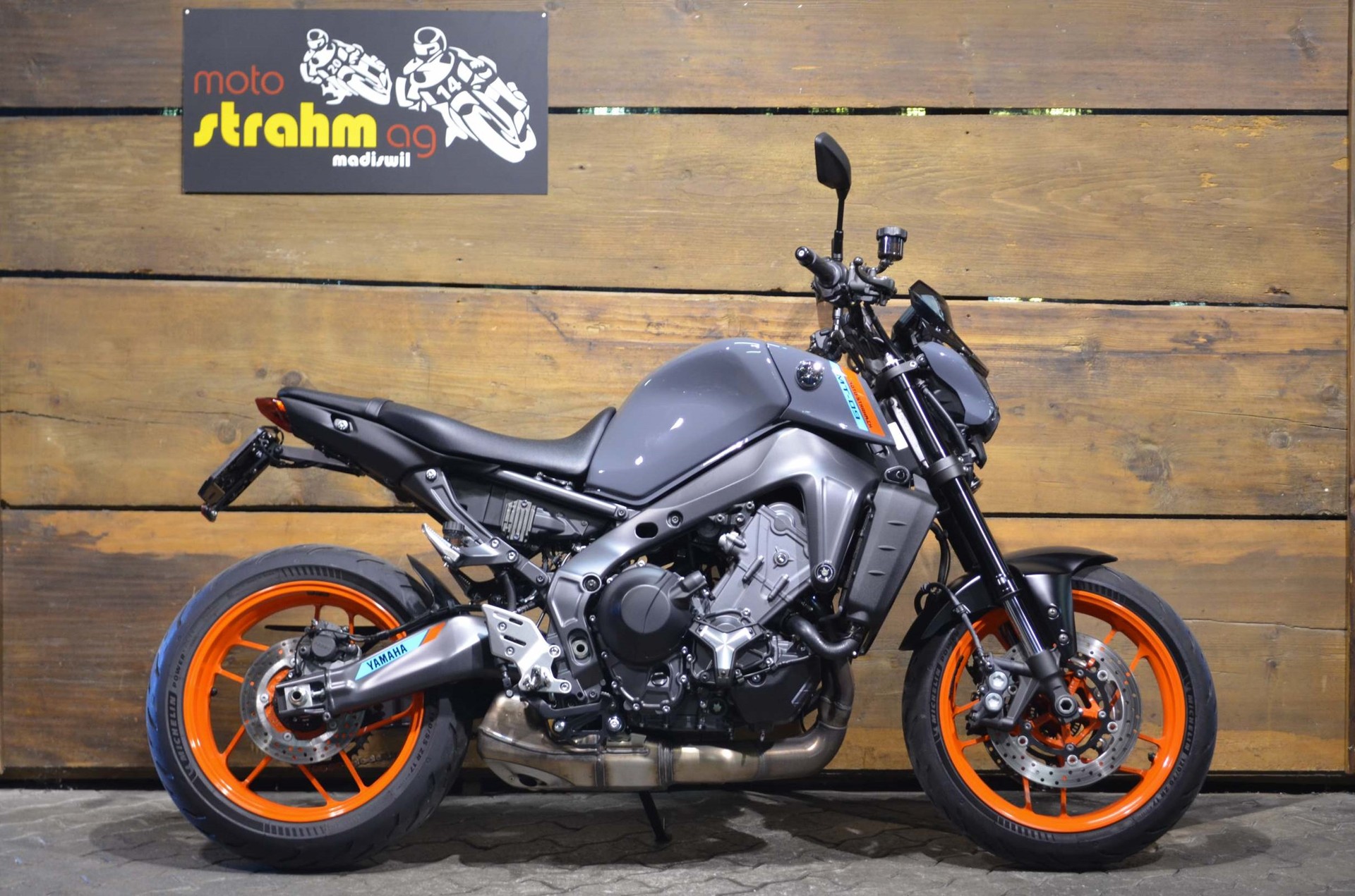 YAMAHA MT-09 ABS-showroom-element-1