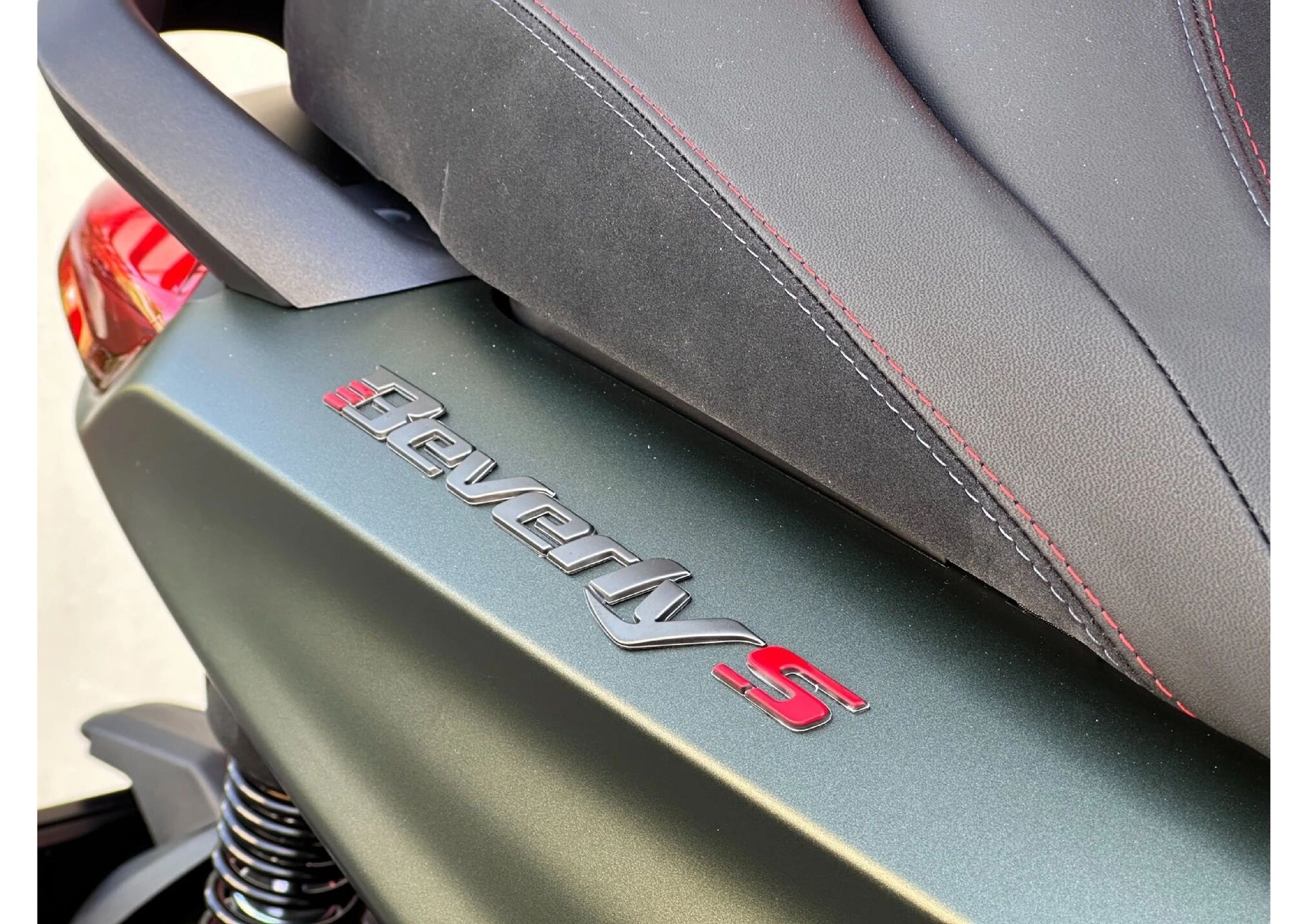 PIAGGIO Beverly 400 Sport-showroom-element-1