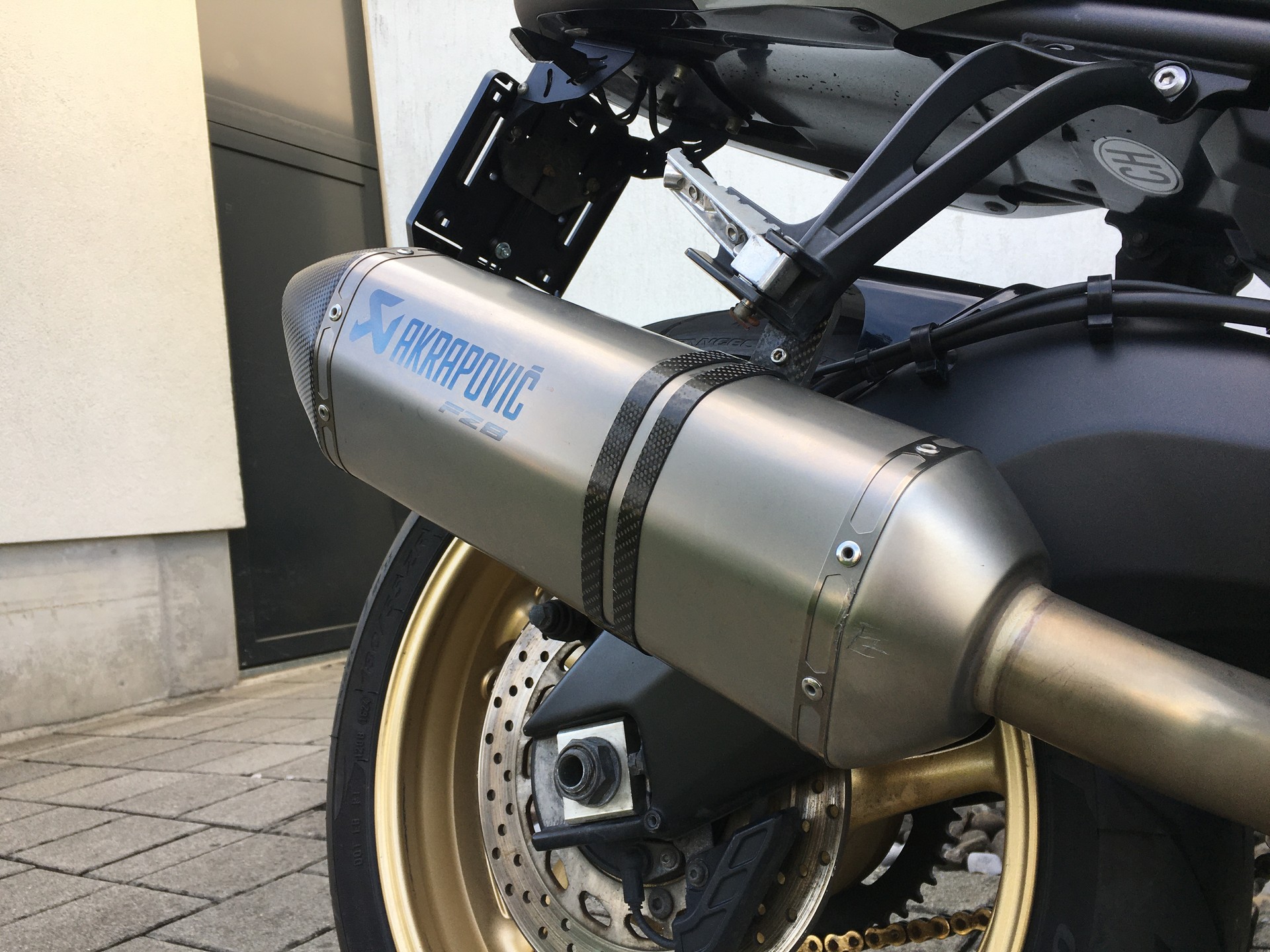YAMAHA FZ8 N ABS-showroom-element-3