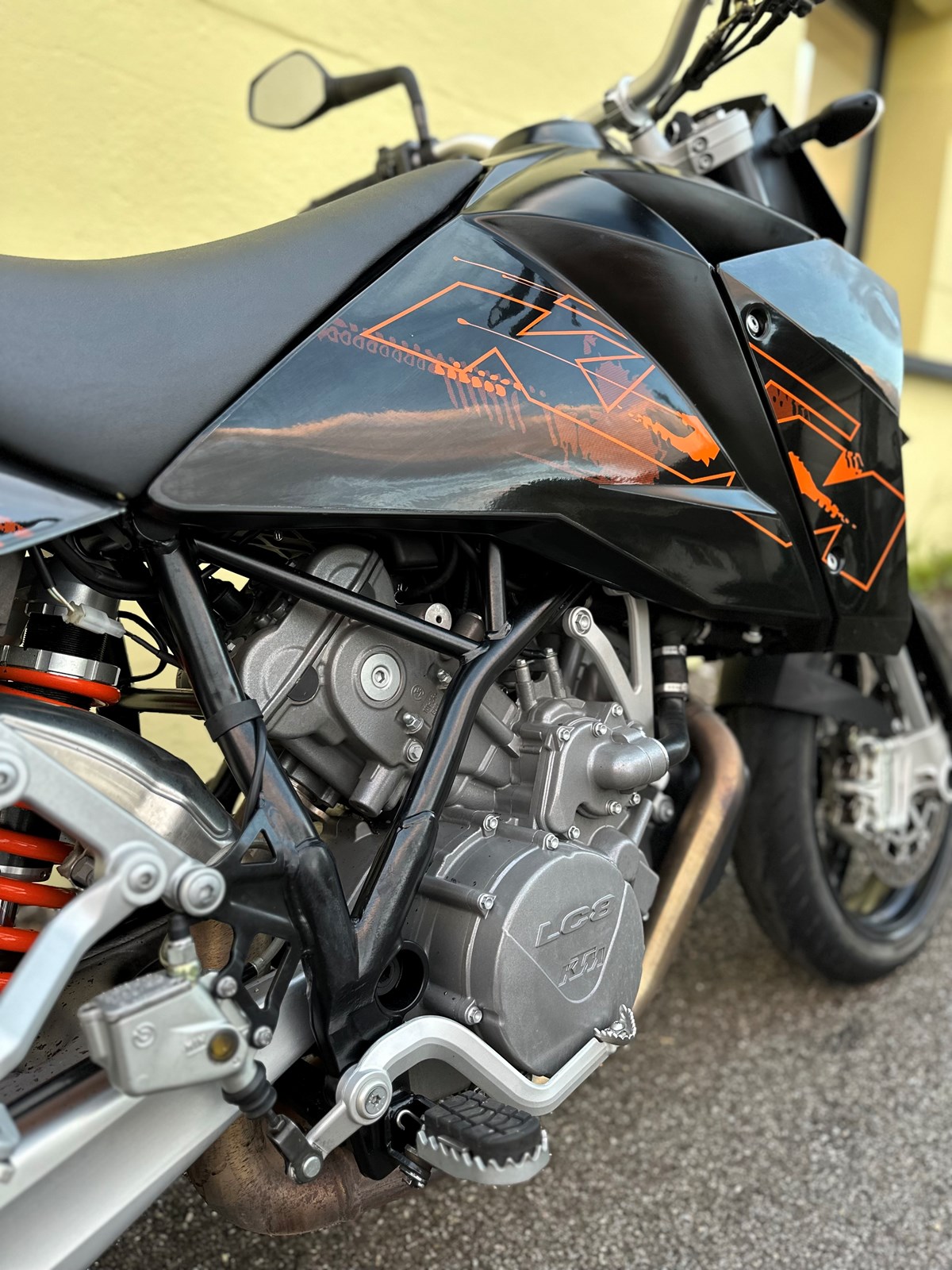 KTM 950 Supermoto-showroom-element-3