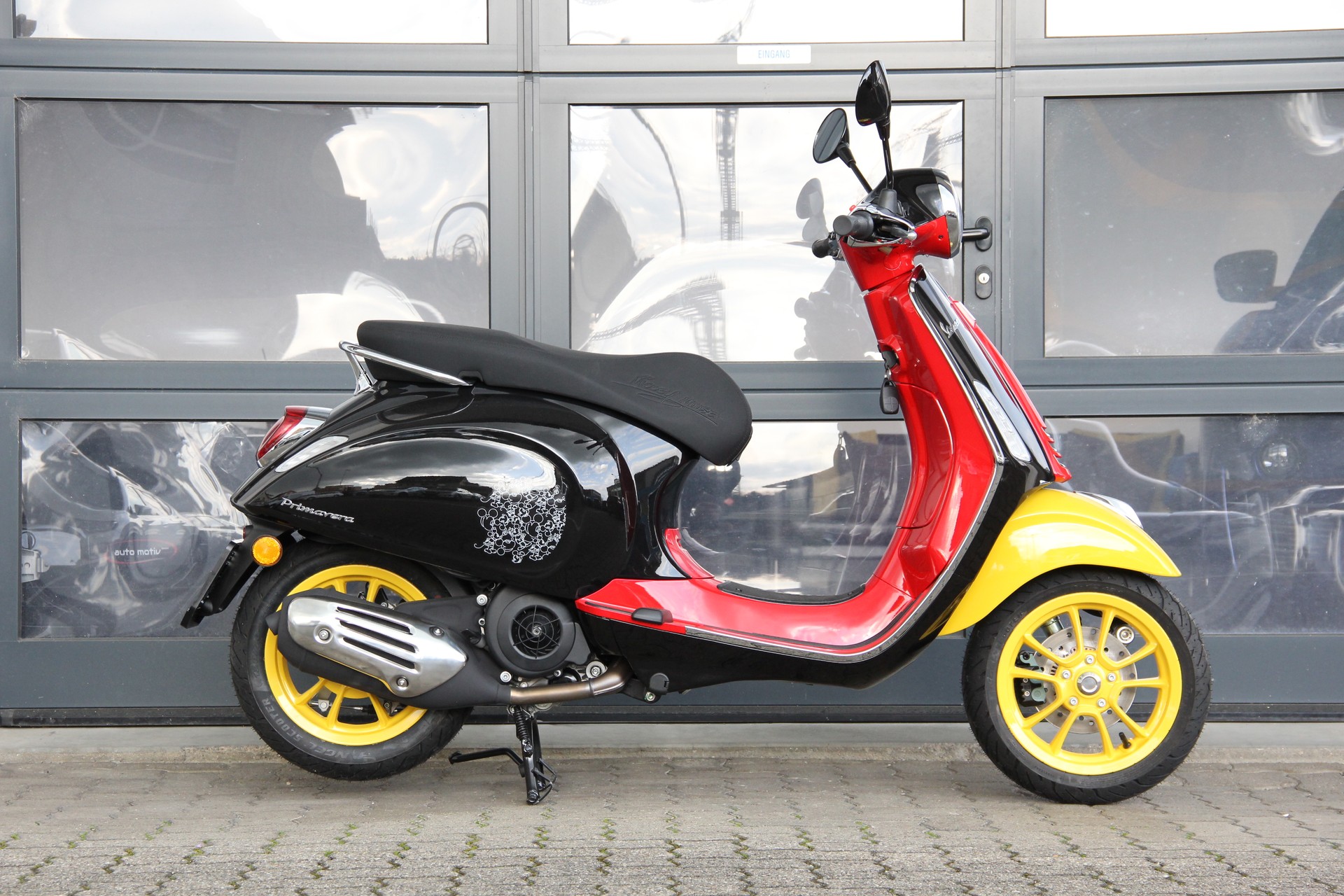 PIAGGIO Vespa 125 Primavera Disney Mickey Mouse Edition