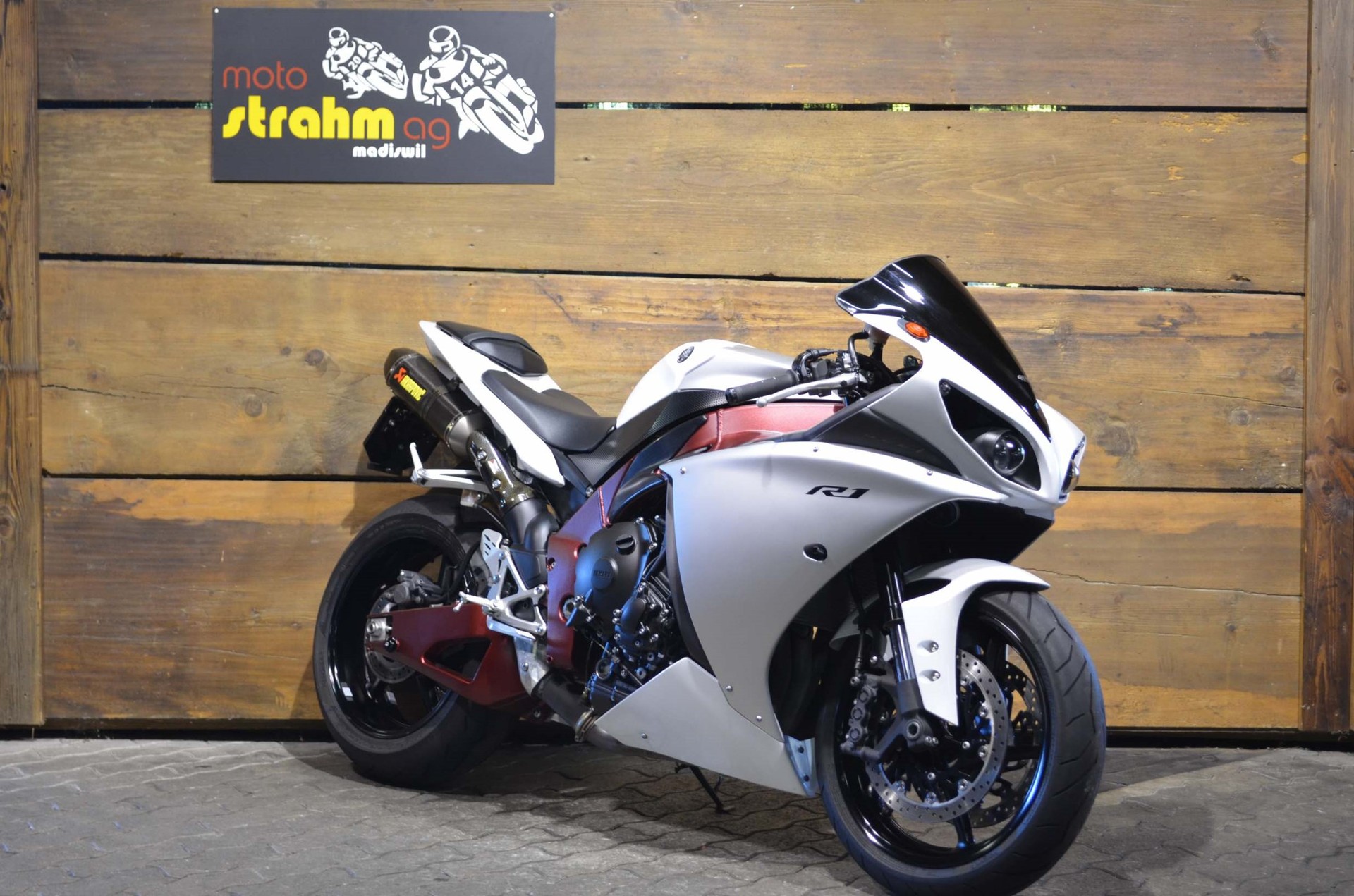 YAMAHA YZF-R1