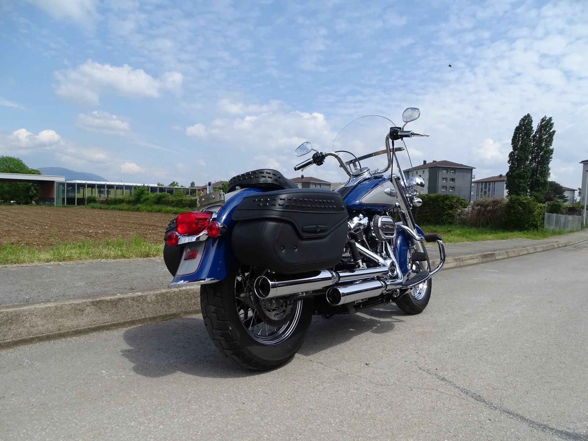 HARLEY-DAVIDSON FLHCS Heritage Classic 114 Black Finish-image-2