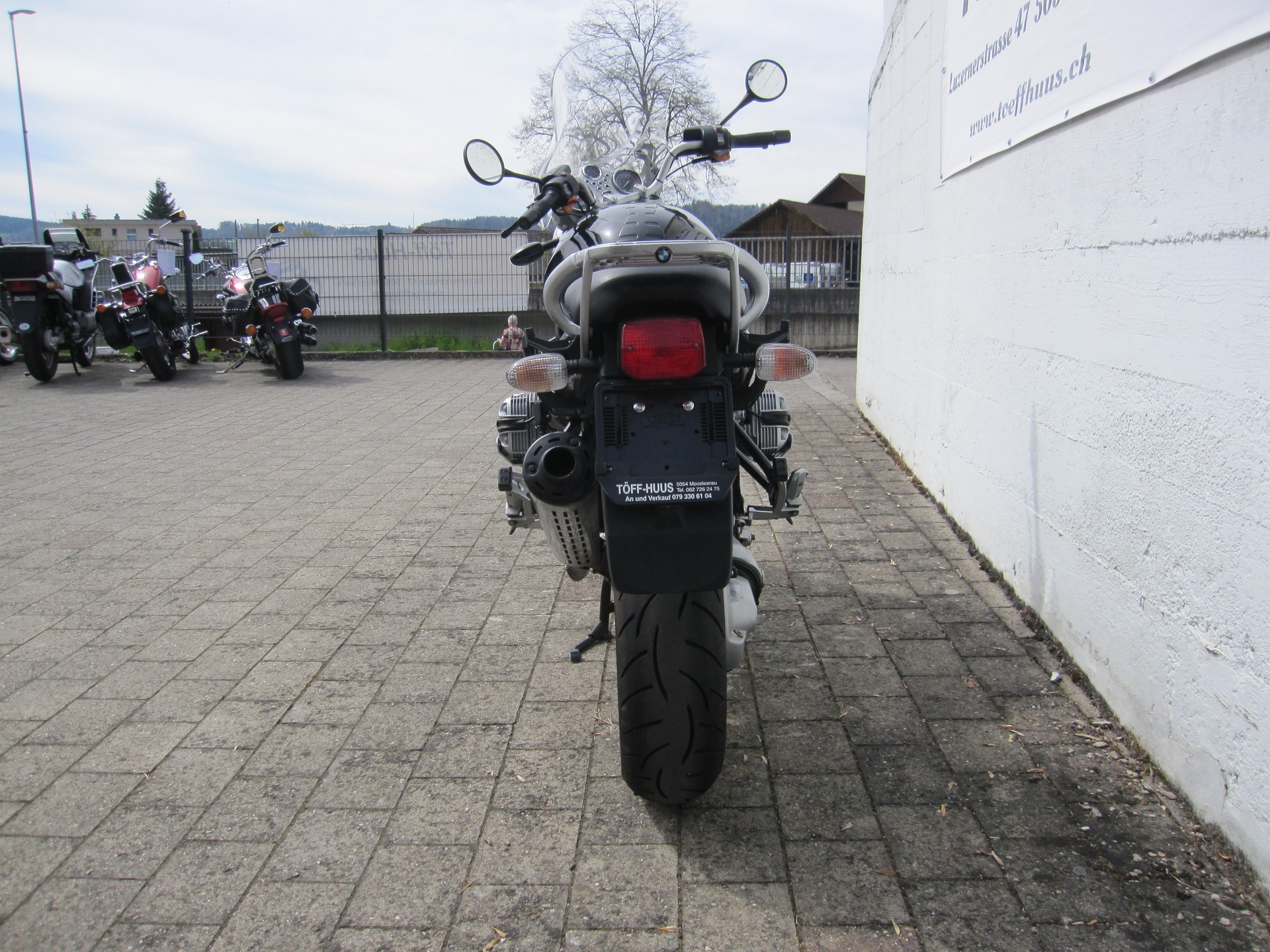 BMW R-showroom-element-1