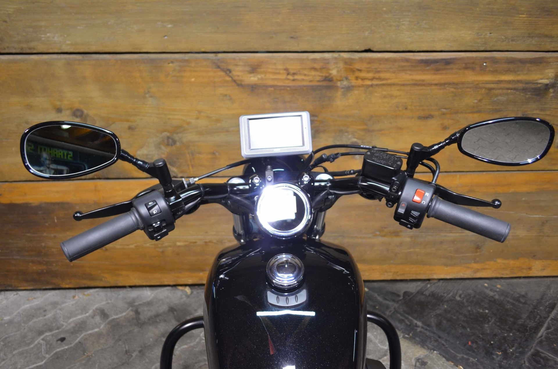 YAMAHA XV 950 ABS-showroom-element-2