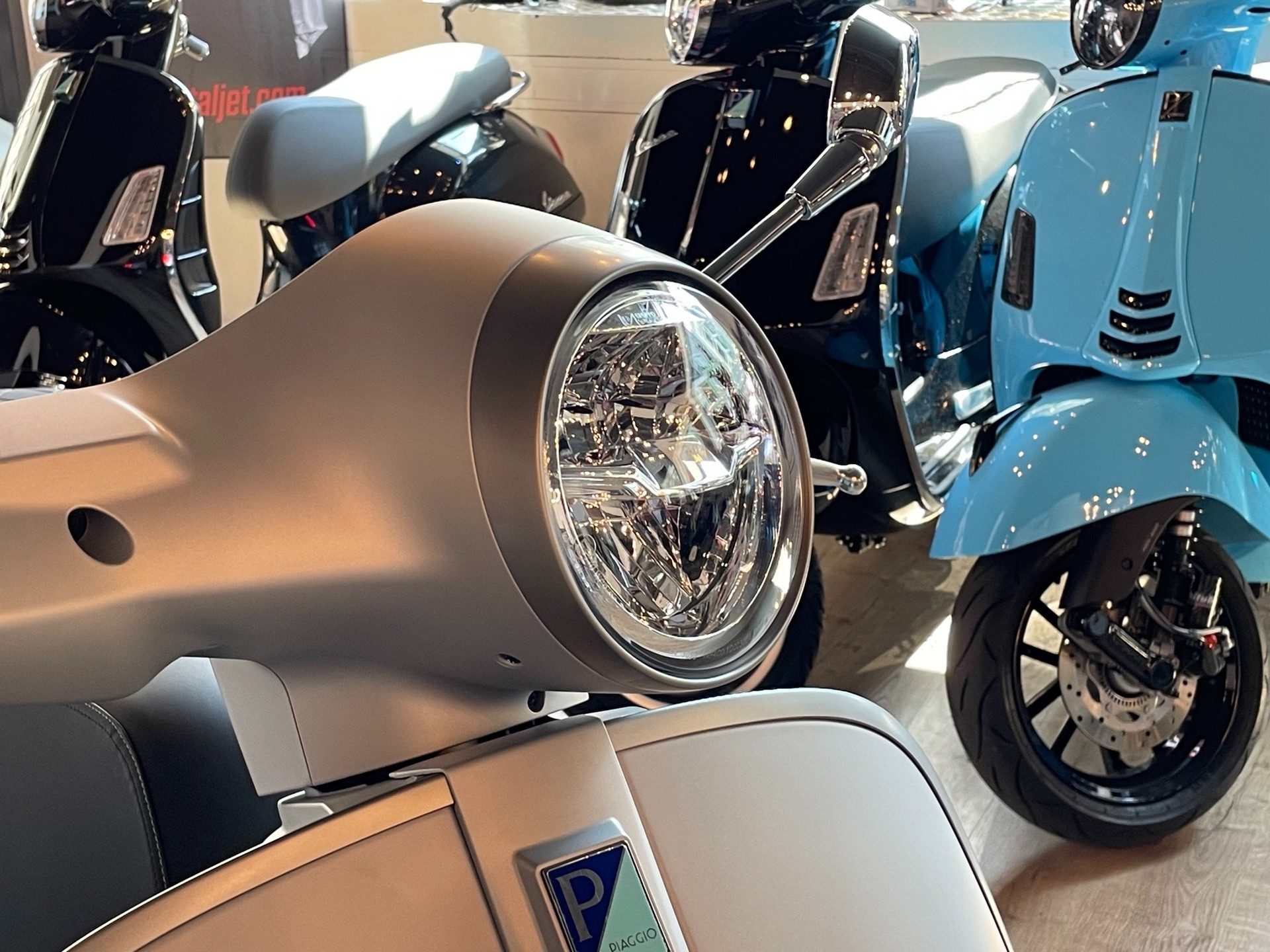 PIAGGIO Vespa GTS 300 Super Tech ABS-showroom-element-2